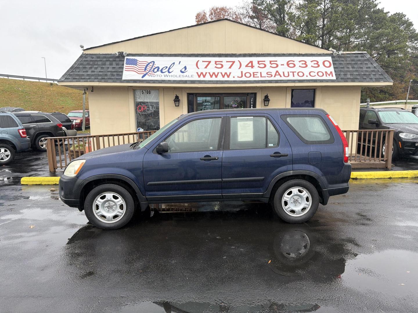 2006 Blue /Black Honda CR-V LX 2WD AT (JHLRD68546C) with an 2.4L L4 DOHC 16V engine, 5-Speed Automatic Overdrive transmission, located at 5700 Curlew Drive, Norfolk, VA, 23502, (757) 455-6330, 36.841885, -76.209412 - Photo#1