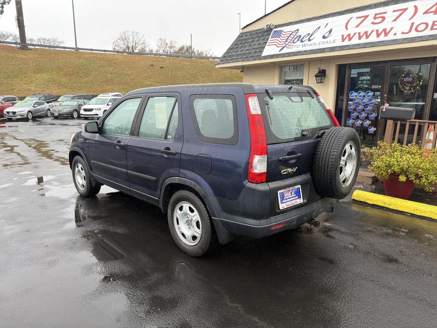 2006 Blue /Black Honda CR-V LX 2WD AT (JHLRD68546C) with an 2.4L L4 DOHC 16V engine, 5-Speed Automatic Overdrive transmission, located at 5700 Curlew Drive, Norfolk, VA, 23502, (757) 455-6330, 36.841885, -76.209412 - Photo#2