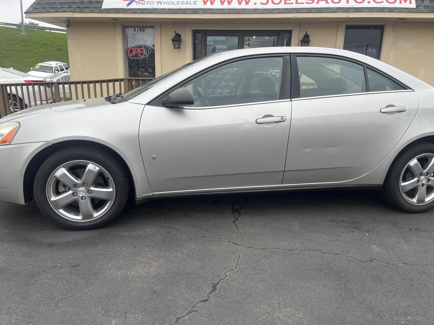 2008 Silver /Black Pontiac G6 GT Sedan (1G2ZH57N884) with an 3.5L V6 OHV 12V engine, 4-Speed Automatic transmission, located at 5700 Curlew Drive, Norfolk, VA, 23502, (757) 455-6330, 36.841885, -76.209412 - -130k Miles -No issues -Ready for a new owner -New state inspection -Virginia dealer - Photo#2