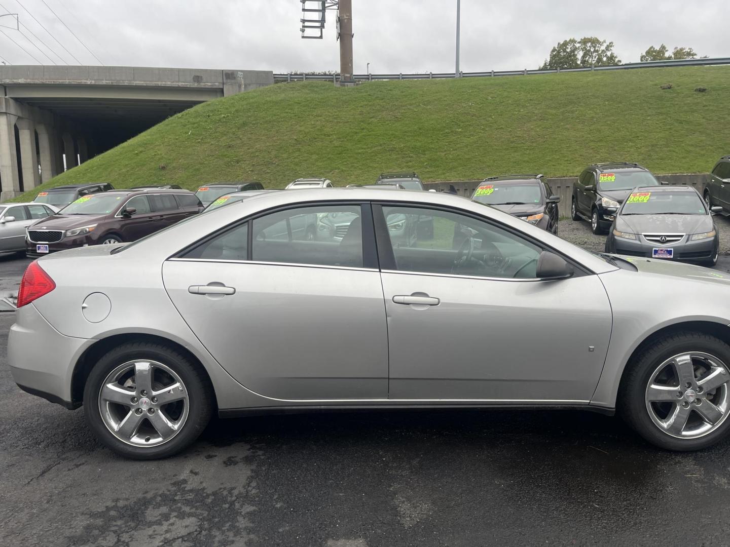 2008 Silver /Black Pontiac G6 GT Sedan (1G2ZH57N884) with an 3.5L V6 OHV 12V engine, 4-Speed Automatic transmission, located at 5700 Curlew Drive, Norfolk, VA, 23502, (757) 455-6330, 36.841885, -76.209412 - -130k Miles -No issues -Ready for a new owner -New state inspection -Virginia dealer - Photo#6