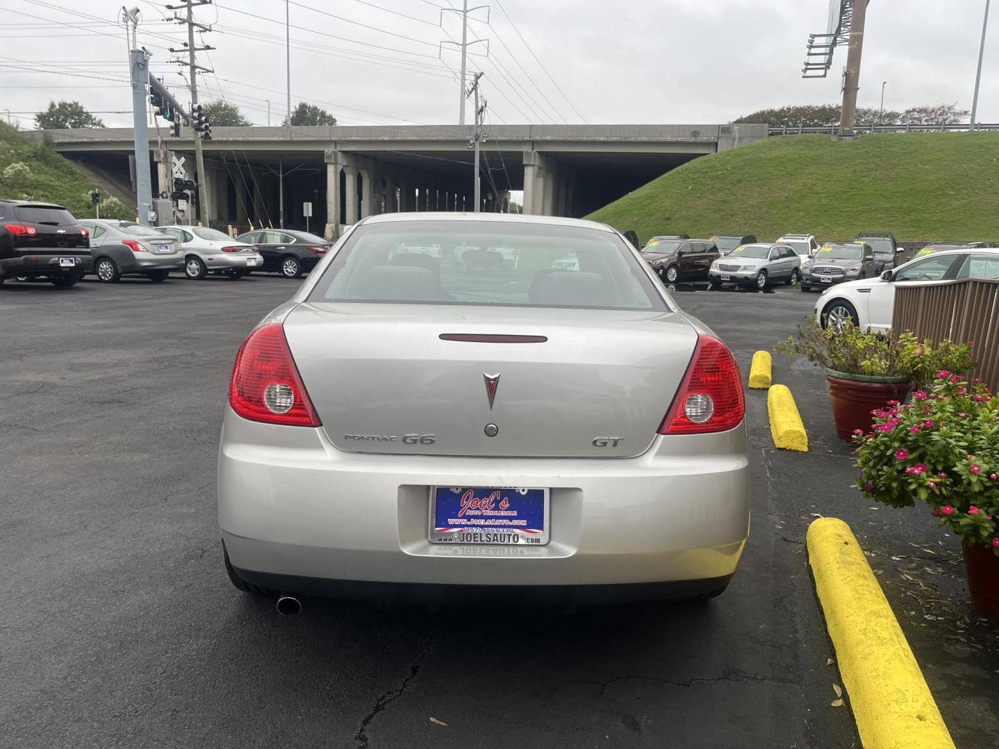 2008 Silver /Black Pontiac G6 GT Sedan (1G2ZH57N884) with an 3.5L V6 OHV 12V engine, 4-Speed Automatic transmission, located at 5700 Curlew Drive, Norfolk, VA, 23502, (757) 455-6330, 36.841885, -76.209412 - -130k Miles -No issues -Ready for a new owner -New state inspection -Virginia dealer - Photo#4