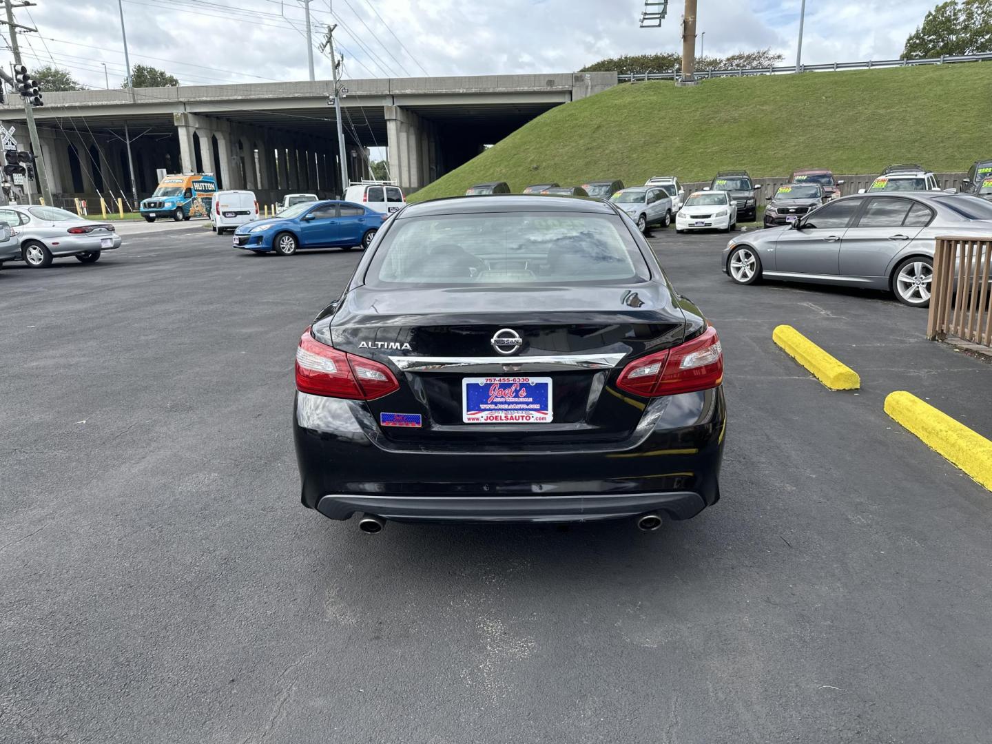 2018 Black Nissan Altima 2.5 (1N4AL3AP1JC) with an 2.5L L4 DOHC 16V engine, CVT transmission, located at 5700 Curlew Drive, Norfolk, VA, 23502, (757) 455-6330, 36.841885, -76.209412 - Photo#2