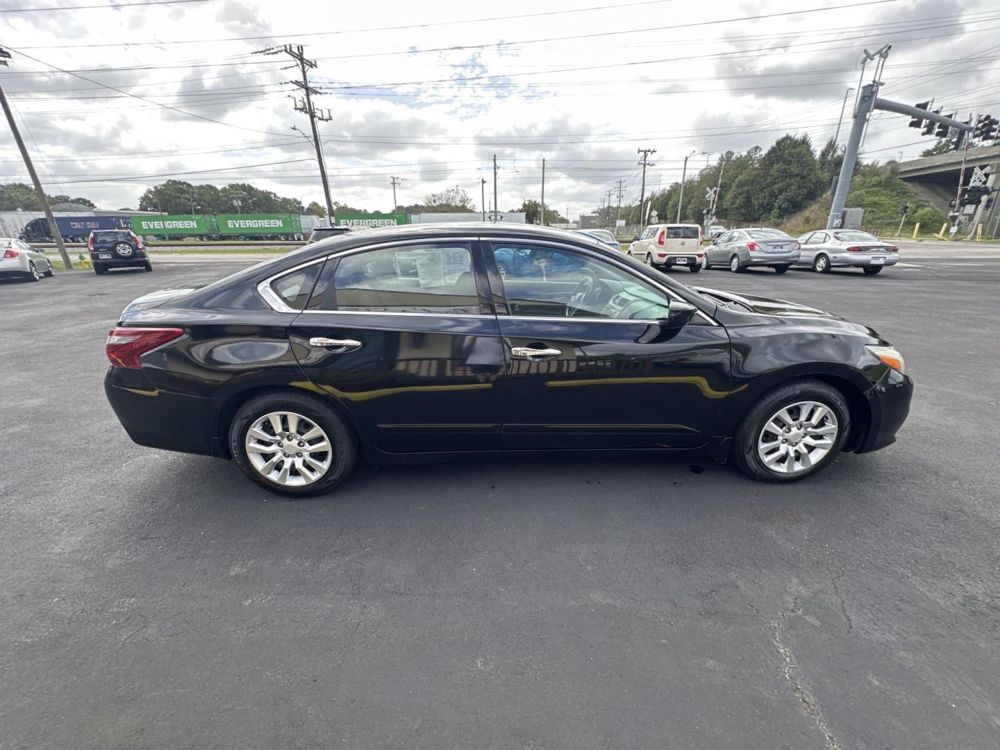 2018 Black Nissan Altima 2.5 (1N4AL3AP1JC) with an 2.5L L4 DOHC 16V engine, CVT transmission, located at 5700 Curlew Drive, Norfolk, VA, 23502, (757) 455-6330, 36.841885, -76.209412 - Photo#3