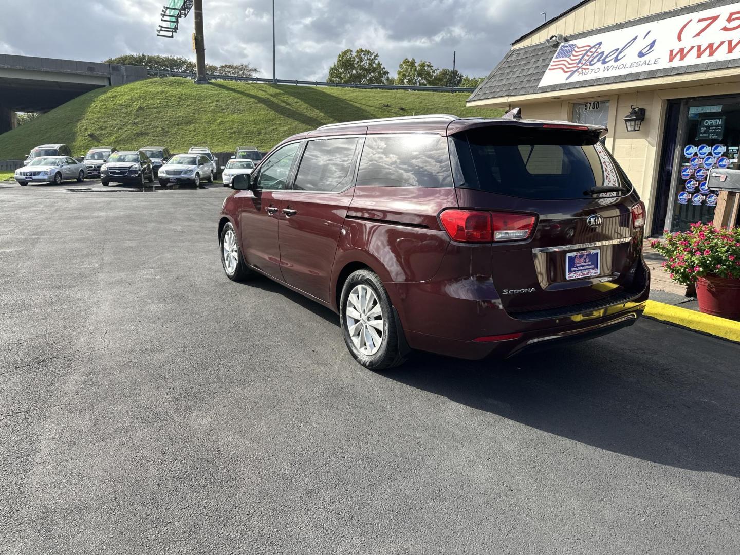 2015 Burgundy Kia Sedona EX (KNDMC5C13F6) with an 3.3L V6 DOHC 24V engine, 6-Speed Automatic transmission, located at 5700 Curlew Drive, Norfolk, VA, 23502, (757) 455-6330, 36.841885, -76.209412 - Photo#2