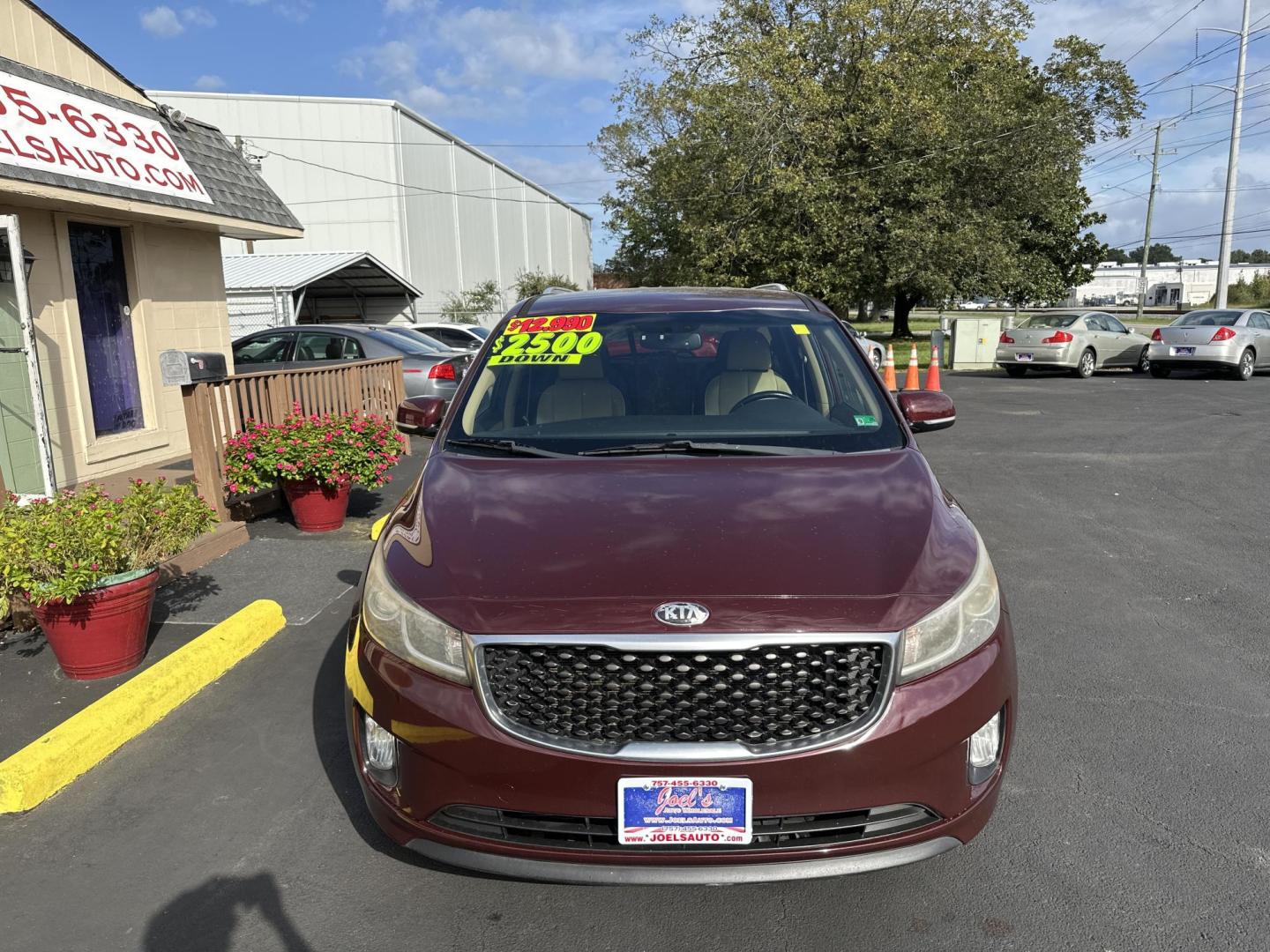 2015 Burgundy Kia Sedona EX (KNDMC5C13F6) with an 3.3L V6 DOHC 24V engine, 6-Speed Automatic transmission, located at 5700 Curlew Drive, Norfolk, VA, 23502, (757) 455-6330, 36.841885, -76.209412 - Photo#5
