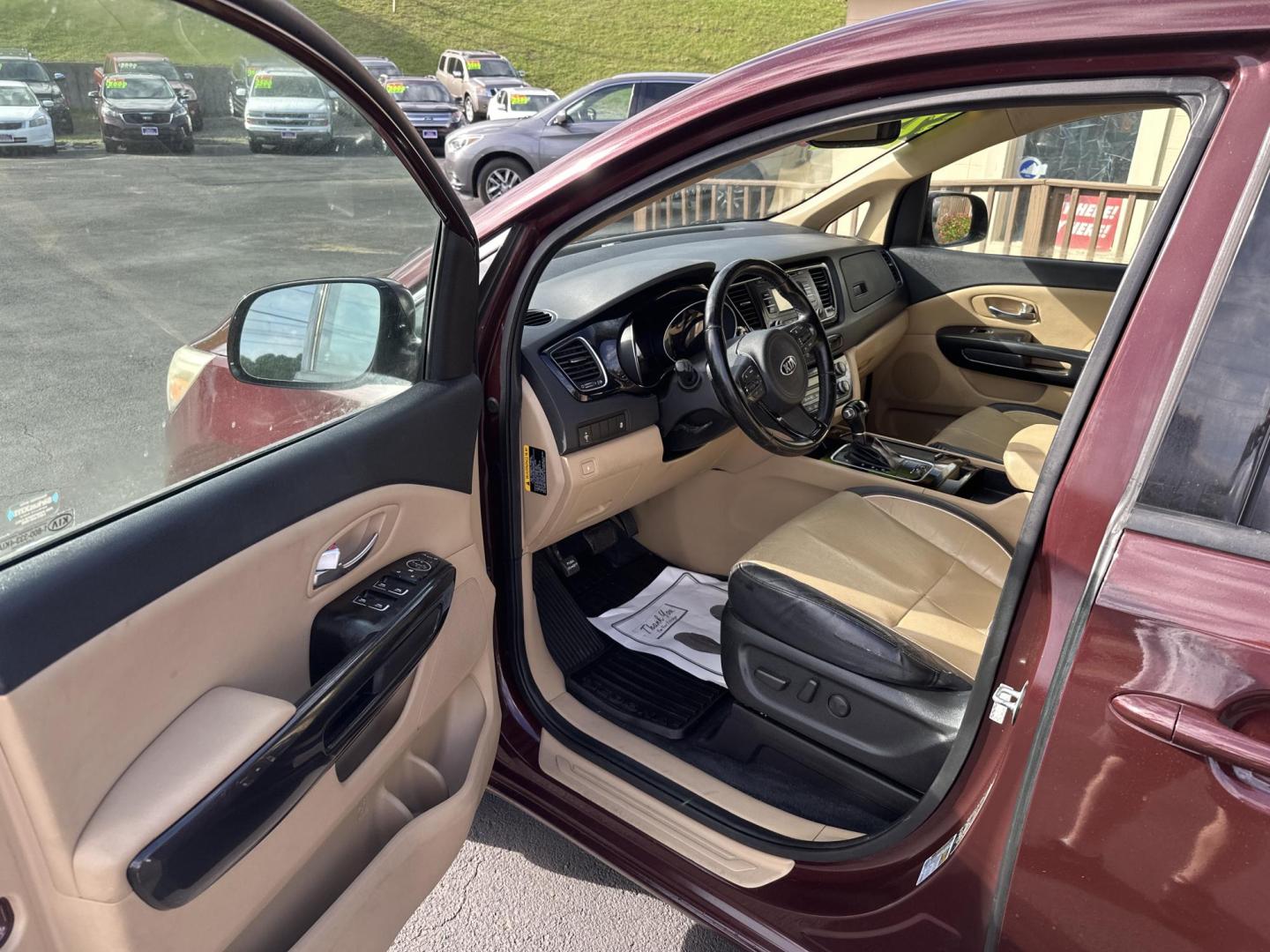 2015 Burgundy Kia Sedona EX (KNDMC5C13F6) with an 3.3L V6 DOHC 24V engine, 6-Speed Automatic transmission, located at 5700 Curlew Drive, Norfolk, VA, 23502, (757) 455-6330, 36.841885, -76.209412 - Photo#7