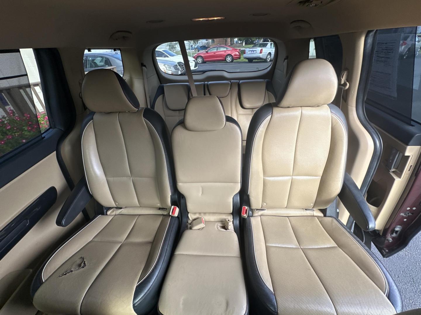 2015 Burgundy Kia Sedona EX (KNDMC5C13F6) with an 3.3L V6 DOHC 24V engine, 6-Speed Automatic transmission, located at 5700 Curlew Drive, Norfolk, VA, 23502, (757) 455-6330, 36.841885, -76.209412 - Photo#9