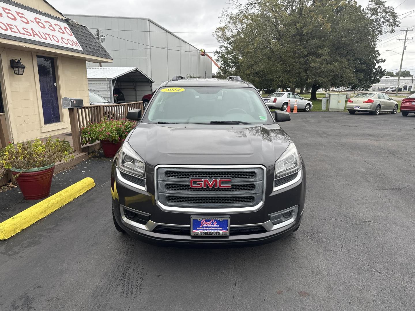 2014 Gray GMC Acadia SLE-2 FWD (1GKKRPKD6EJ) with an 3.6L V6 DOHC 24V engine, 6-Speed Automatic transmission, located at 5700 Curlew Drive, Norfolk, VA, 23502, (757) 455-6330, 36.841885, -76.209412 - Photo#4
