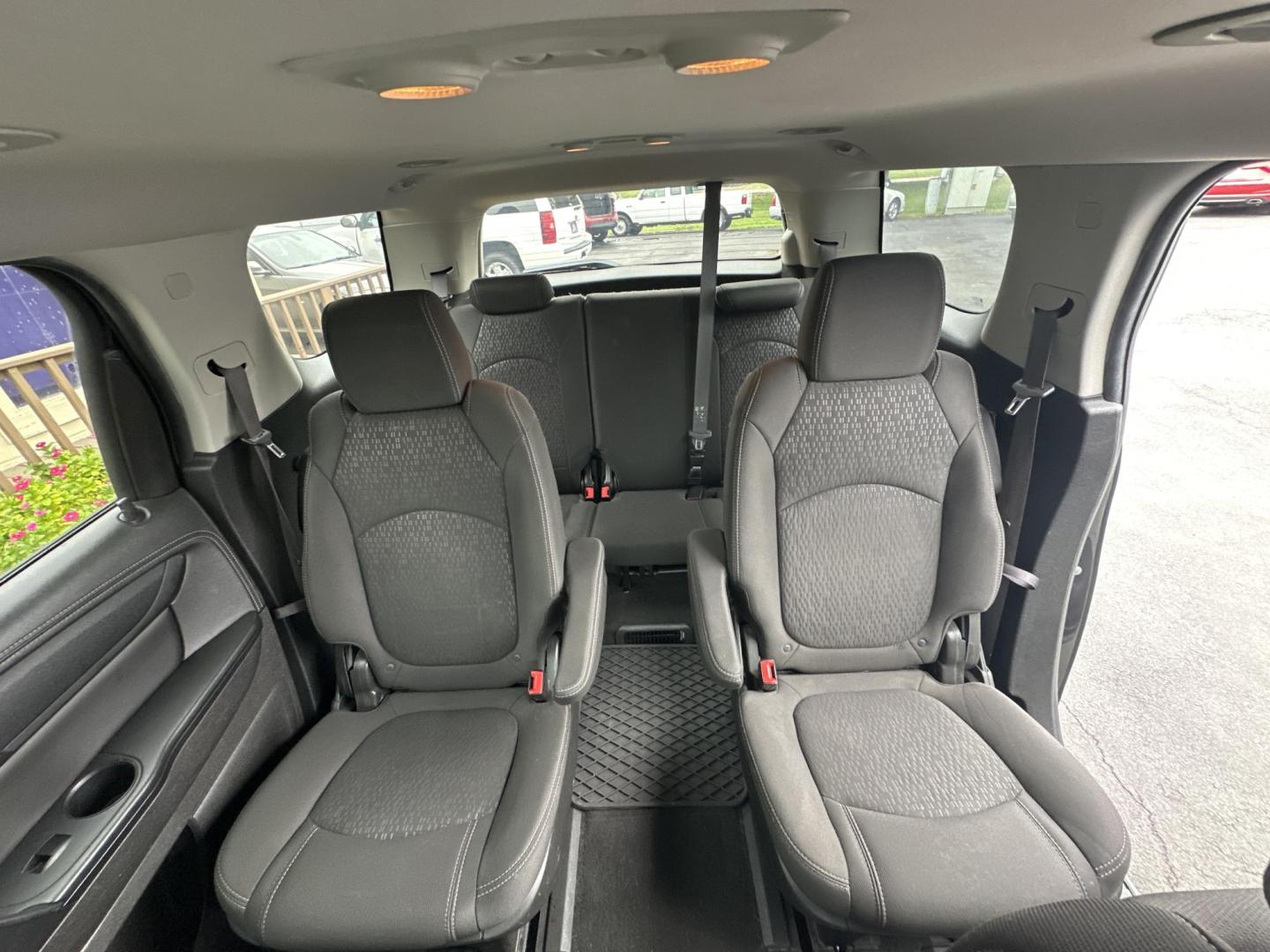 2014 Gray GMC Acadia SLE-2 FWD (1GKKRPKD6EJ) with an 3.6L V6 DOHC 24V engine, 6-Speed Automatic transmission, located at 5700 Curlew Drive, Norfolk, VA, 23502, (757) 455-6330, 36.841885, -76.209412 - Photo#7