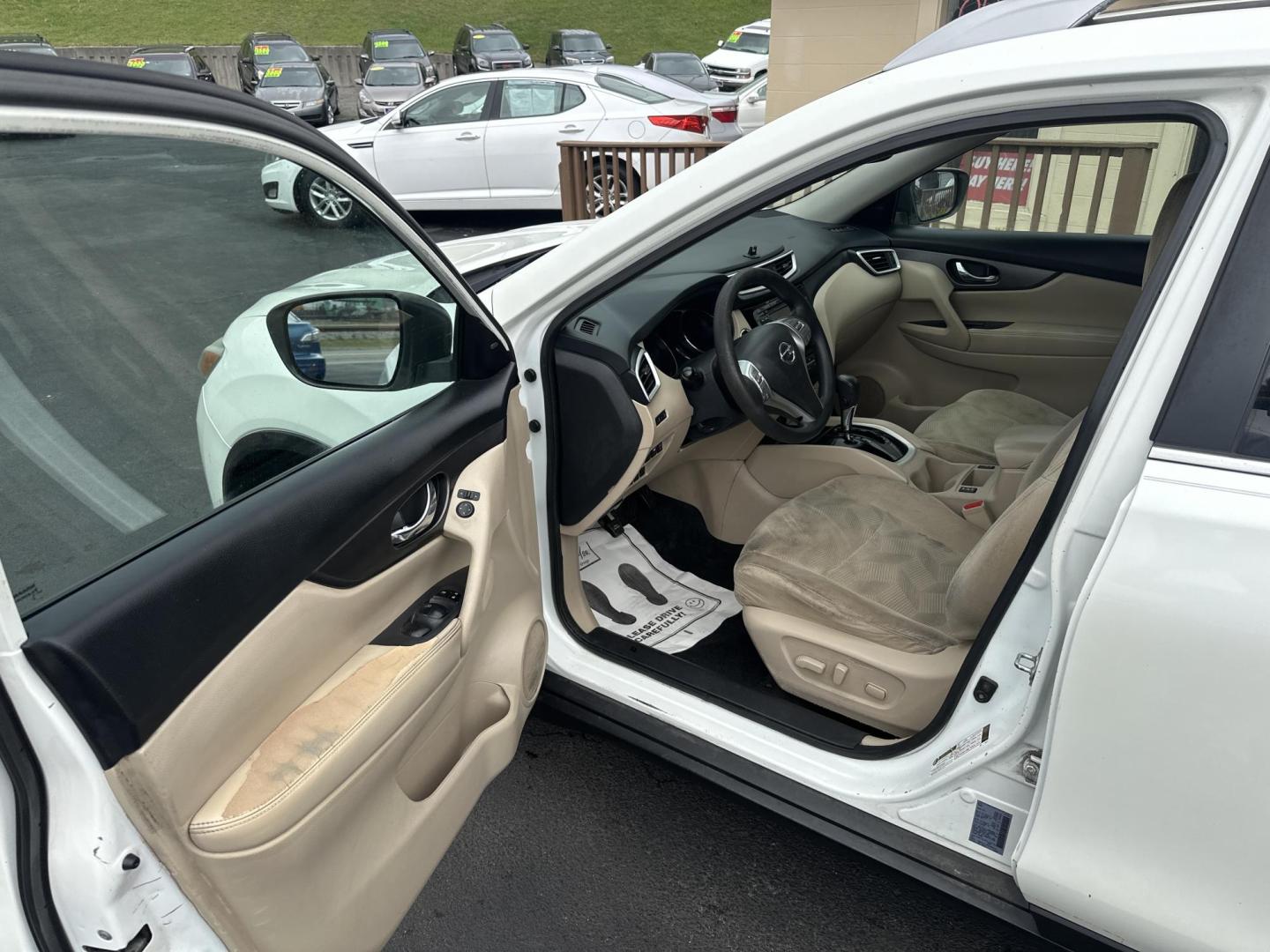 2016 White Nissan Rogue S 2WD (5N1AT2MT7GC) with an 2.5L L4 DOHC 16V engine, CVT transmission, located at 5700 Curlew Drive, Norfolk, VA, 23502, (757) 455-6330, 36.841885, -76.209412 - Photo#6