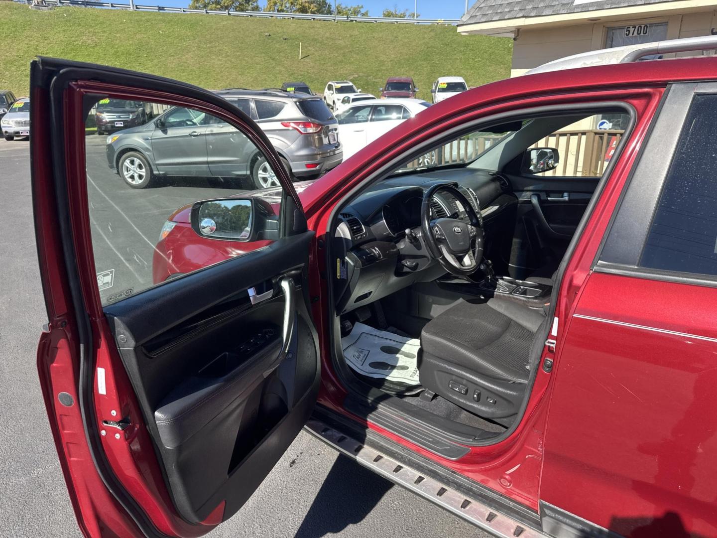 2014 Red /black Kia Sorento LX V6 FWD (5XYKT4A7XEG) with an 3.3L V6 DOHC 24V engine, 6-Speed Automatic transmission, located at 5700 Curlew Drive, Norfolk, VA, 23502, (757) 455-6330, 36.841885, -76.209412 - Photo#7