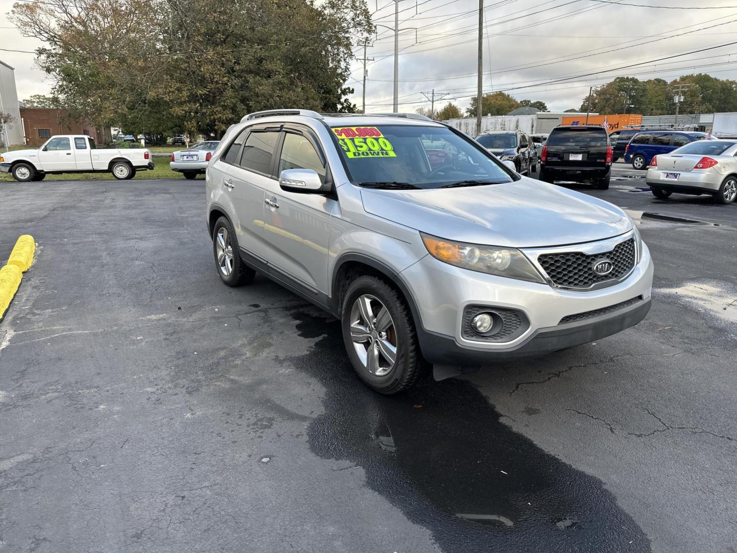 2012 Silver Kia Sorento EX 2WD (5XYKU4A6XCG) with an 2.4L L4 DOHC 16V engine, 6-Speed Automatic transmission, located at 5700 Curlew Drive, Norfolk, VA, 23502, (757) 455-6330, 36.841885, -76.209412 - Photo#5