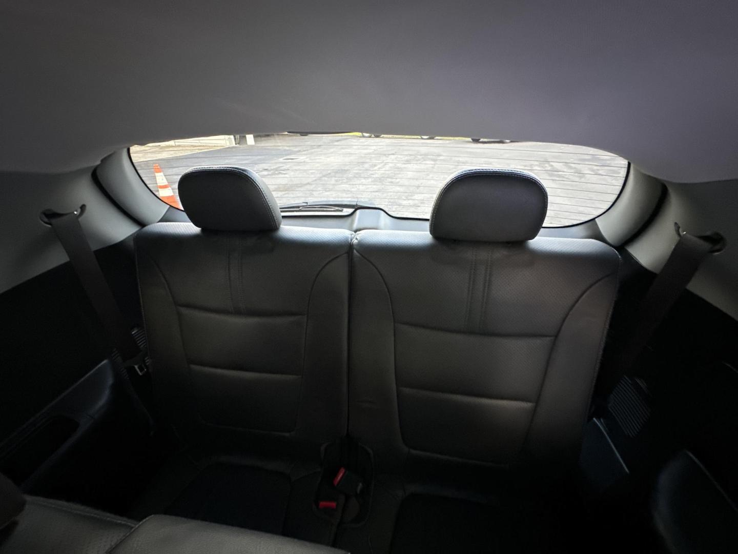 2012 Silver Kia Sorento EX 2WD (5XYKU4A6XCG) with an 2.4L L4 DOHC 16V engine, 6-Speed Automatic transmission, located at 5700 Curlew Drive, Norfolk, VA, 23502, (757) 455-6330, 36.841885, -76.209412 - Photo#12