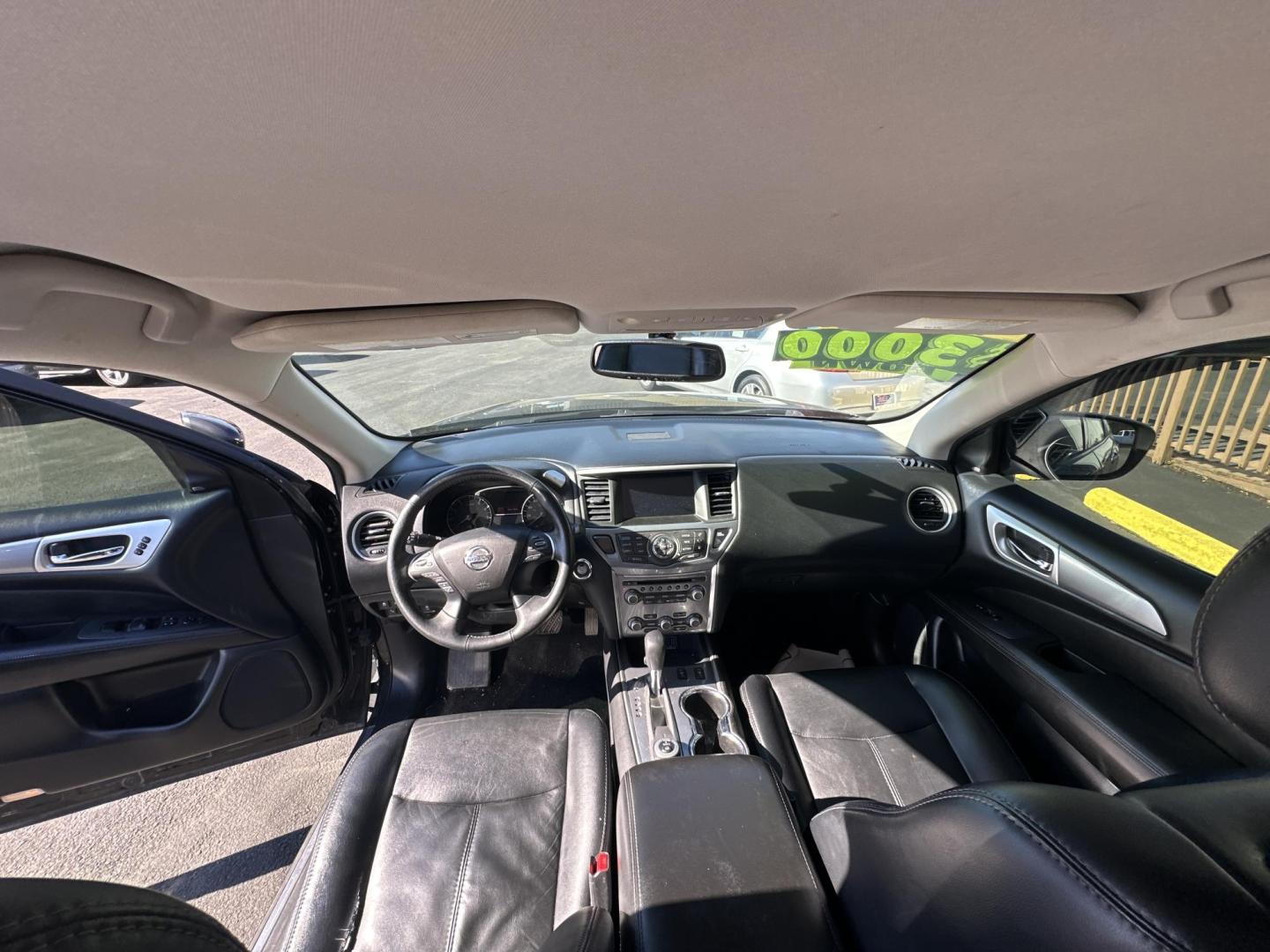 2019 Black Nissan Pathfinder S 4WD (5N1DR2MM9KC) with an 3.5L V6 DOHC 24V engine, CVT transmission, located at 5700 Curlew Drive, Norfolk, VA, 23502, (757) 455-6330, 36.841885, -76.209412 - Photo#8