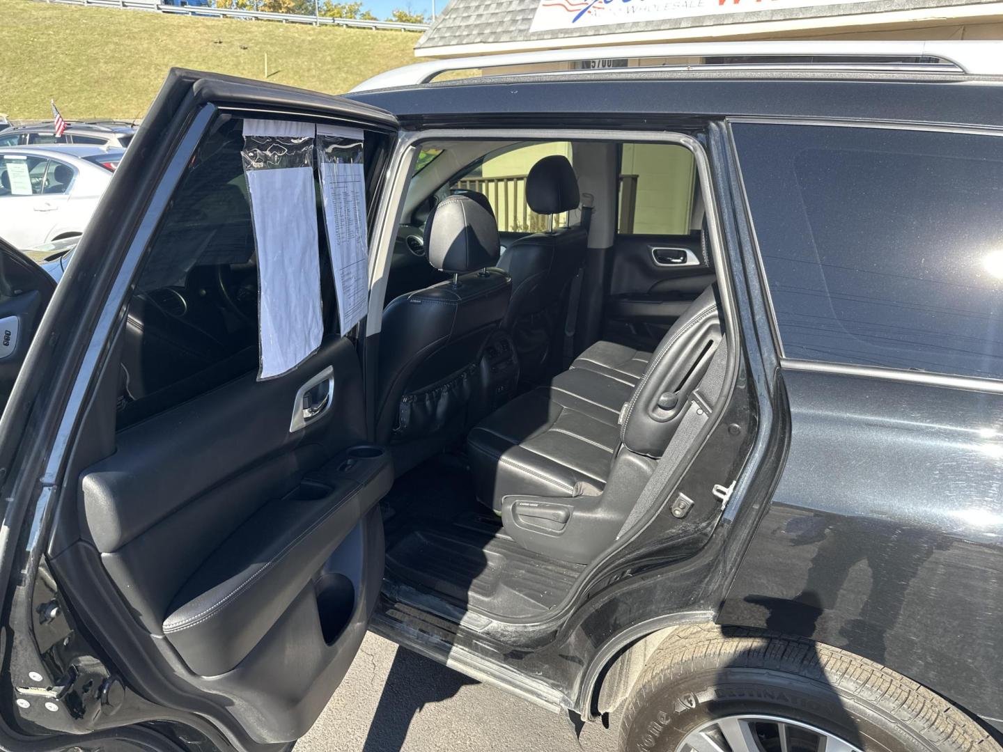 2019 Black Nissan Pathfinder S 4WD (5N1DR2MM9KC) with an 3.5L V6 DOHC 24V engine, CVT transmission, located at 5700 Curlew Drive, Norfolk, VA, 23502, (757) 455-6330, 36.841885, -76.209412 - Photo#9
