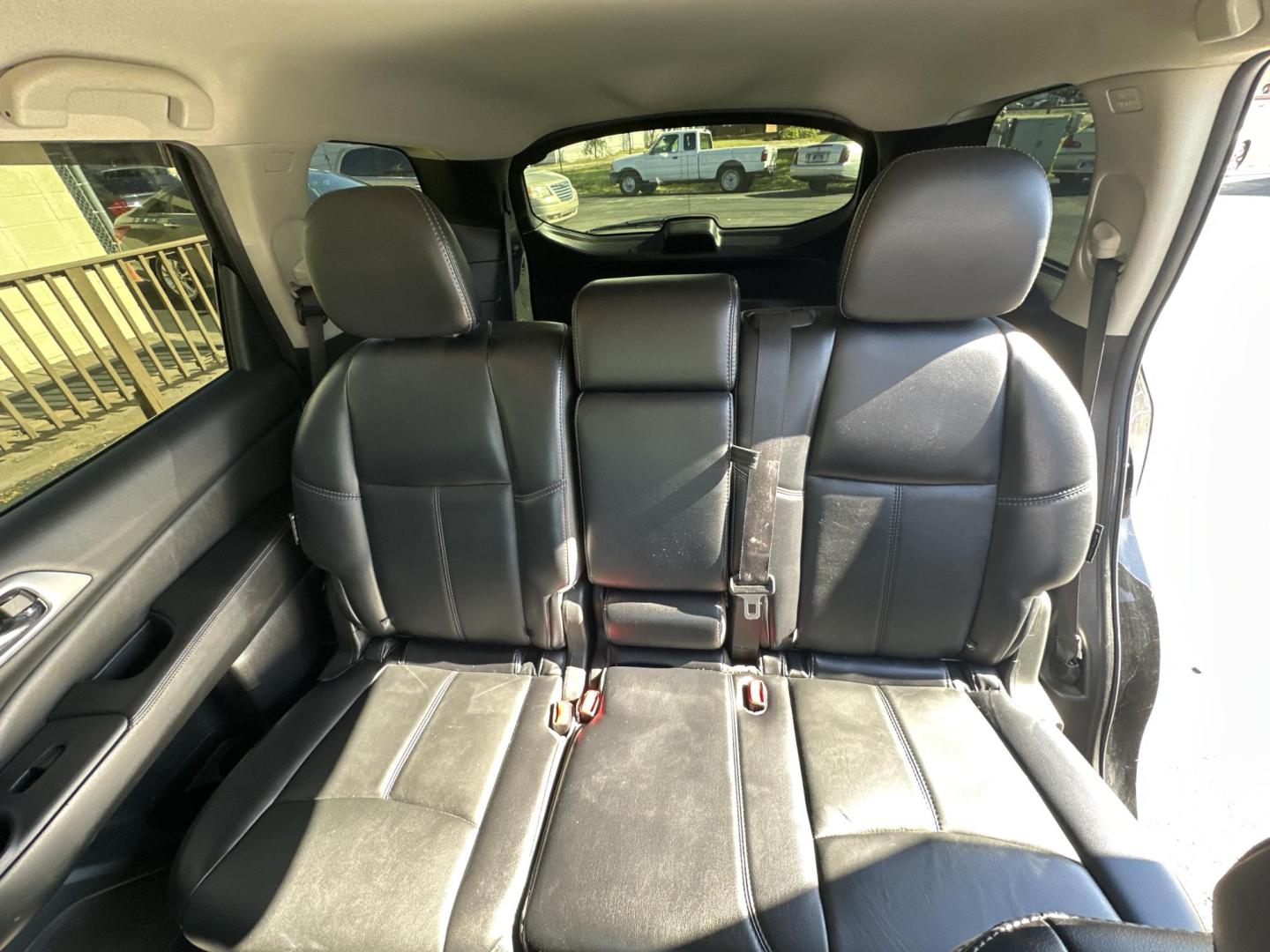 2019 Black Nissan Pathfinder S 4WD (5N1DR2MM9KC) with an 3.5L V6 DOHC 24V engine, CVT transmission, located at 5700 Curlew Drive, Norfolk, VA, 23502, (757) 455-6330, 36.841885, -76.209412 - Photo#10