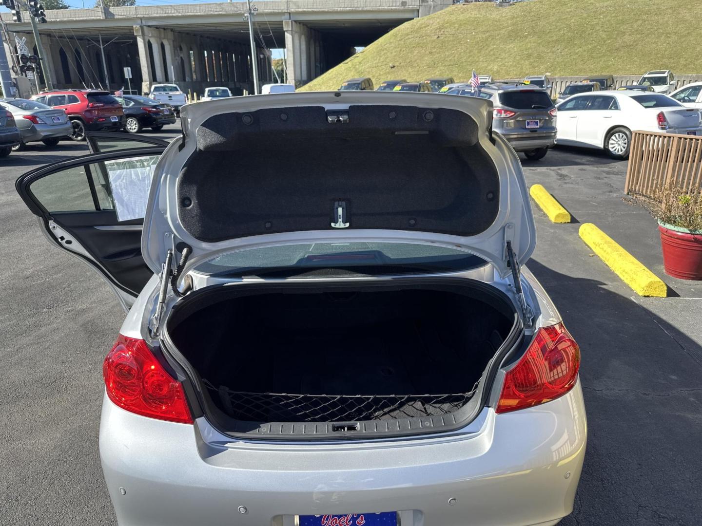 2011 Silver Infiniti G Sedan G37x AWD (JN1CV6AR9BM) with an 3.7L V6 DOHC 24V engine, 5-Speed Automatic transmission, located at 5700 Curlew Drive, Norfolk, VA, 23502, (757) 455-6330, 36.841885, -76.209412 - Photo#12