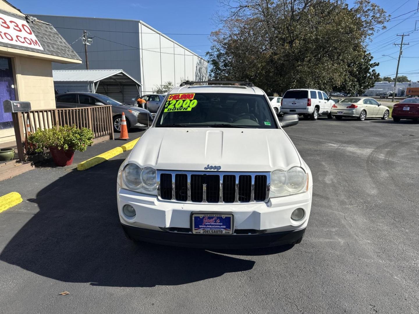 2006 White Jeep Grand Cherokee Limited 2WD (1J4HS58N06C) with an 4.7L V8 SOHC 16V engine, 5-Speed Automatic Overdrive transmission, located at 5700 Curlew Drive, Norfolk, VA, 23502, (757) 455-6330, 36.841885, -76.209412 - Photo#5