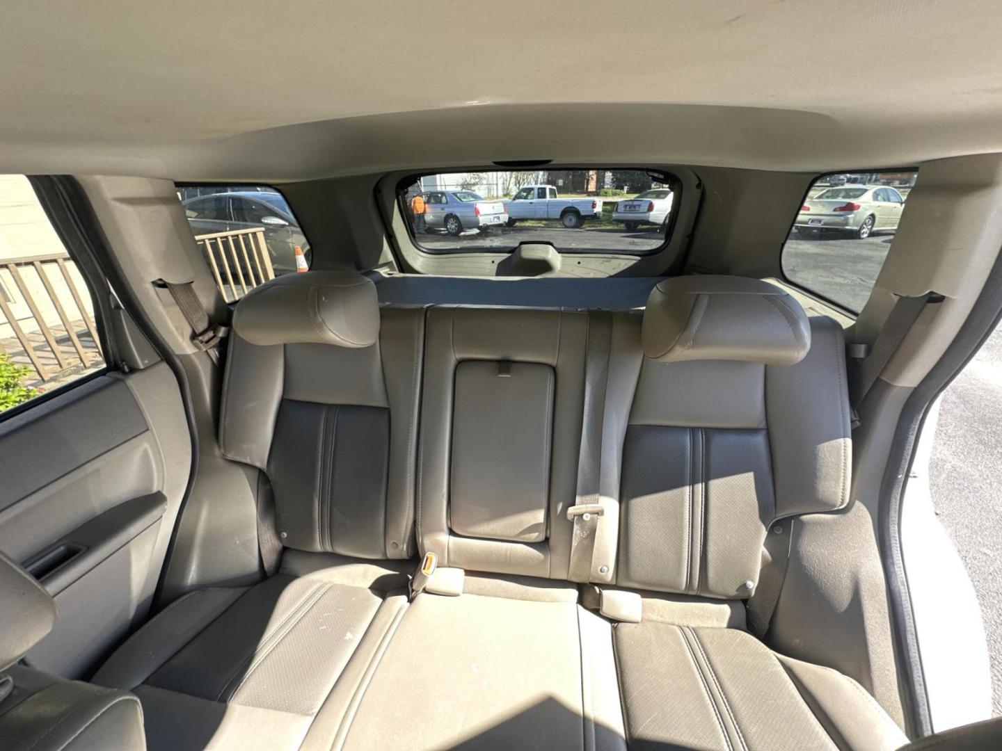 2006 White Jeep Grand Cherokee Limited 2WD (1J4HS58N06C) with an 4.7L V8 SOHC 16V engine, 5-Speed Automatic Overdrive transmission, located at 5700 Curlew Drive, Norfolk, VA, 23502, (757) 455-6330, 36.841885, -76.209412 - Photo#11