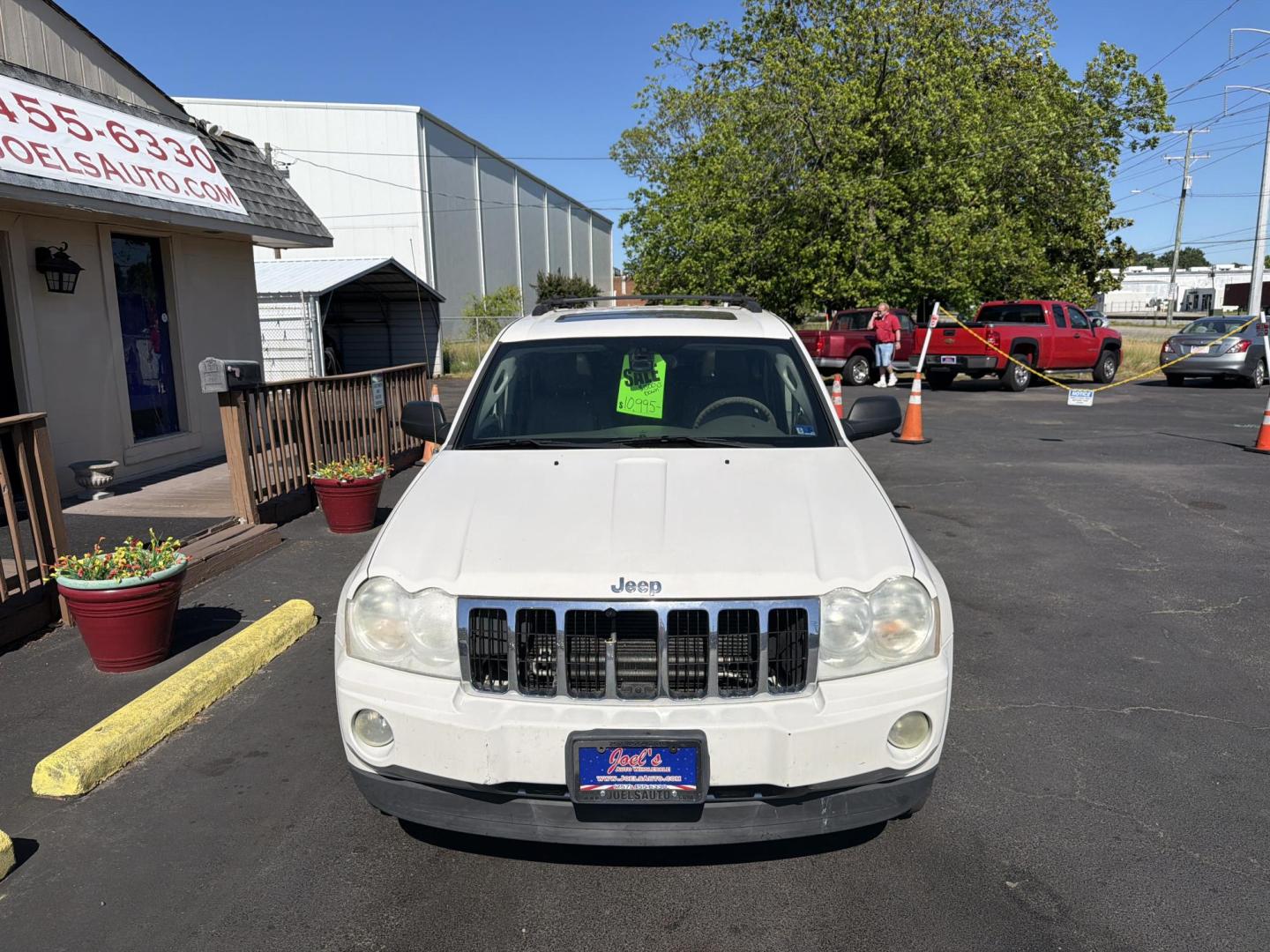 2006 White Jeep Grand Cherokee Limited 2WD (1J4HS58N06C) with an 4.7L V8 SOHC 16V engine, 5-Speed Automatic Overdrive transmission, located at 5700 Curlew Drive, Norfolk, VA, 23502, (757) 455-6330, 36.841885, -76.209412 - Photo#4