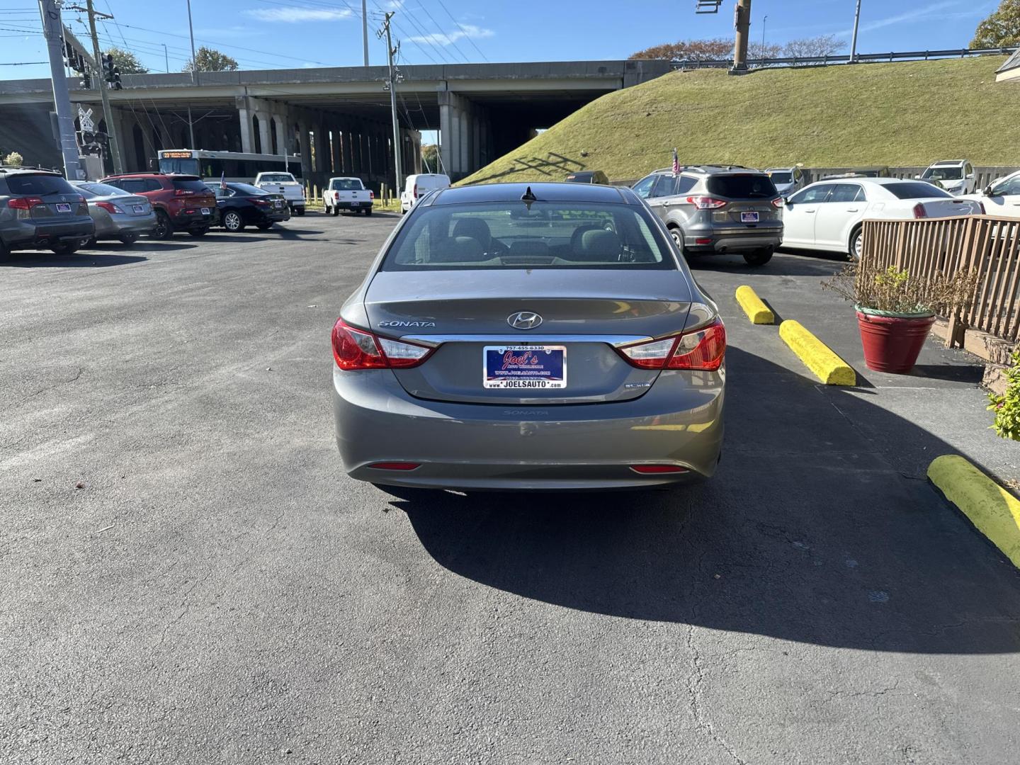 2013 Gray Hyundai Sonata Limited Auto (5NPEC4AC0DH) with an 2.4L L4 DOHC 16V engine, 6-Speed Automatic transmission, located at 5700 Curlew Drive, Norfolk, VA, 23502, (757) 455-6330, 36.841885, -76.209412 - Photo#3