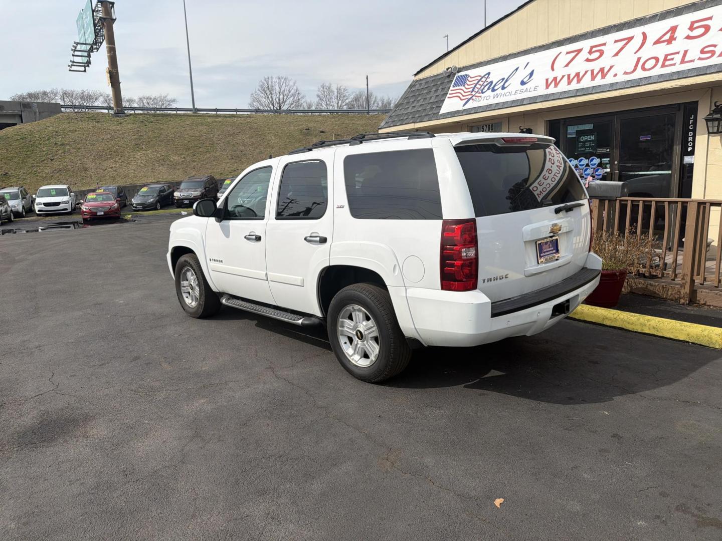 2008 White Chevrolet Tahoe LS 2WD (1GNFC13J88R) with an 5.3L V8 OHV 16V engine, 4-Speed Automatic Overdrive transmission, located at 5700 Curlew Drive, Norfolk, VA, 23502, (757) 455-6330, 36.841885, -76.209412 - Photo#1