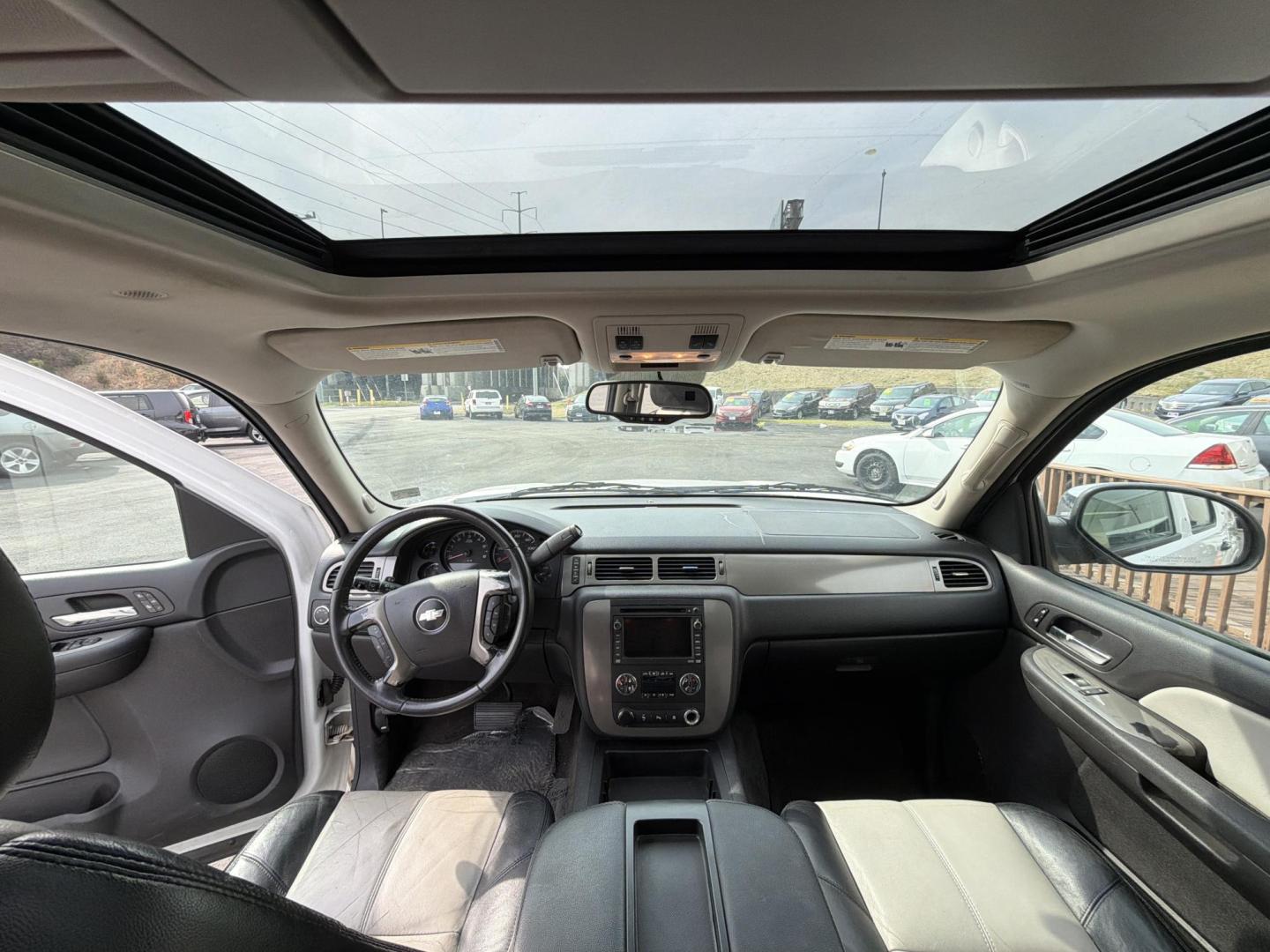 2008 White Chevrolet Tahoe LS 2WD (1GNFC13J88R) with an 5.3L V8 OHV 16V engine, 4-Speed Automatic Overdrive transmission, located at 5700 Curlew Drive, Norfolk, VA, 23502, (757) 455-6330, 36.841885, -76.209412 - Photo#6