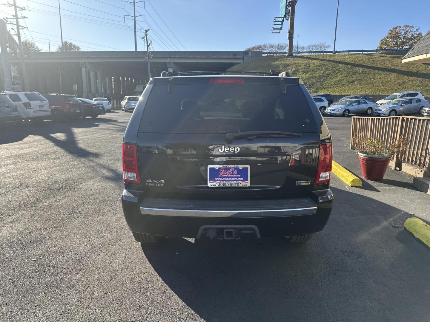 2009 Black Jeep Grand Cherokee Limited 4WD (1J8HR58P89C) with an 4.7L V8 SOHC 16V FFV engine, 5-Speed Automatic transmission, located at 5700 Curlew Drive, Norfolk, VA, 23502, (757) 455-6330, 36.841885, -76.209412 - Photo#3