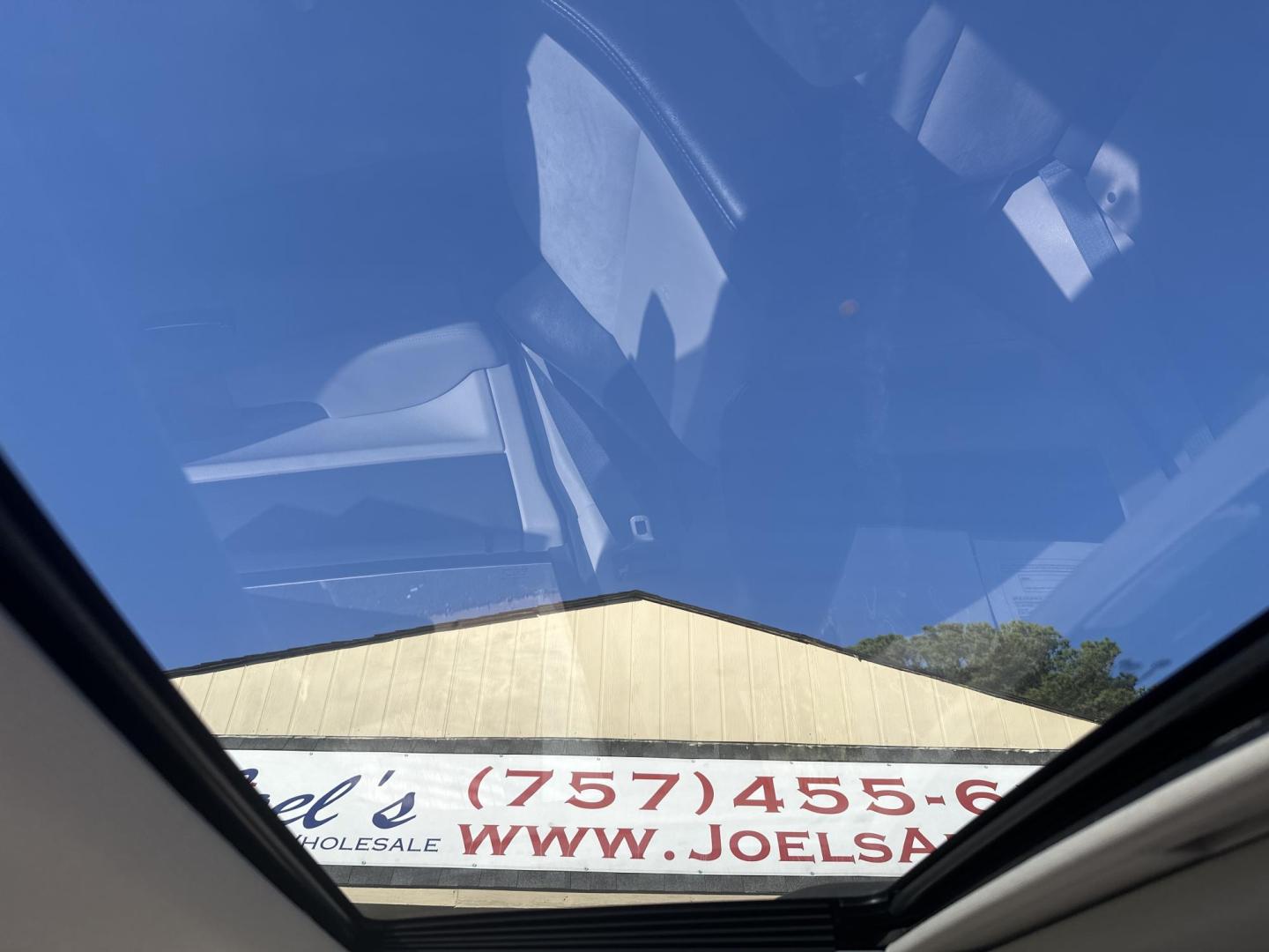 2009 Black Jeep Grand Cherokee Limited 4WD (1J8HR58P89C) with an 4.7L V8 SOHC 16V FFV engine, 5-Speed Automatic transmission, located at 5700 Curlew Drive, Norfolk, VA, 23502, (757) 455-6330, 36.841885, -76.209412 - Photo#8