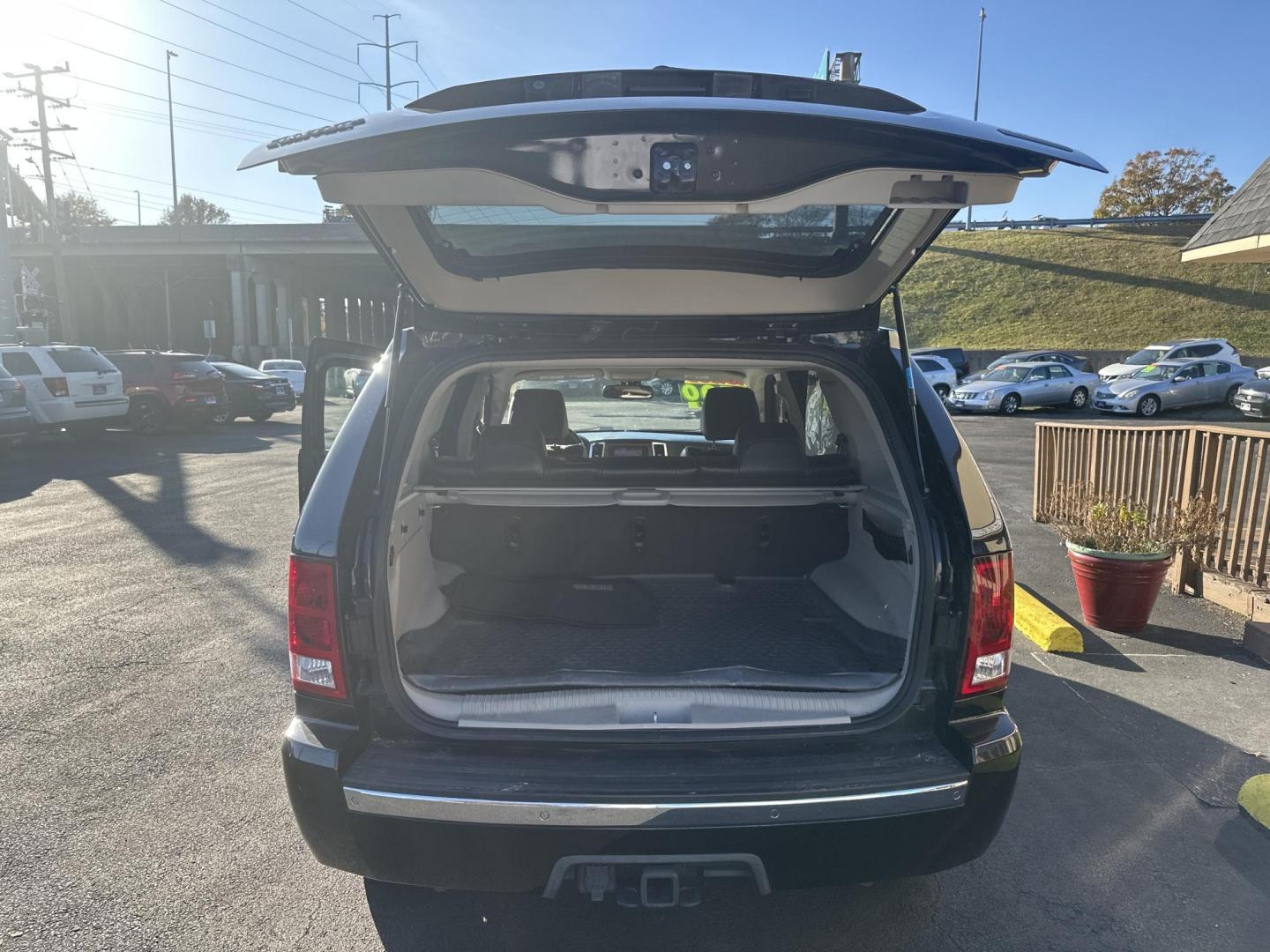 2009 Black Jeep Grand Cherokee Limited 4WD (1J8HR58P89C) with an 4.7L V8 SOHC 16V FFV engine, 5-Speed Automatic transmission, located at 5700 Curlew Drive, Norfolk, VA, 23502, (757) 455-6330, 36.841885, -76.209412 - Photo#11