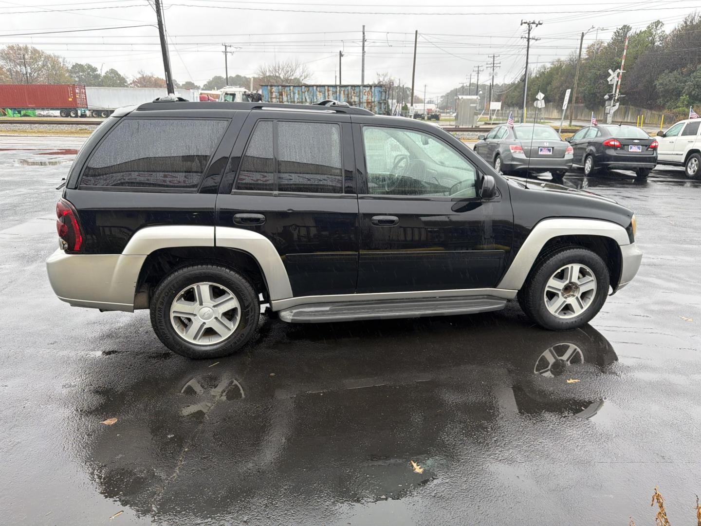 2006 Black Chevrolet TrailBlazer LS 2WD (1GNDS13S462) with an 4.2L L6 DOHC 24V engine, 4-Speed Automatic Overdrive transmission, located at 5700 Curlew Drive, Norfolk, VA, 23502, (757) 455-6330, 36.841885, -76.209412 - Photo#4