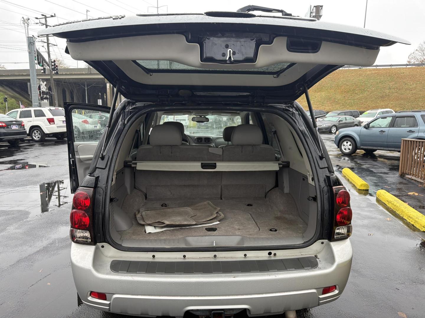 2006 Black Chevrolet TrailBlazer LS 2WD (1GNDS13S462) with an 4.2L L6 DOHC 24V engine, 4-Speed Automatic Overdrive transmission, located at 5700 Curlew Drive, Norfolk, VA, 23502, (757) 455-6330, 36.841885, -76.209412 - Photo#11