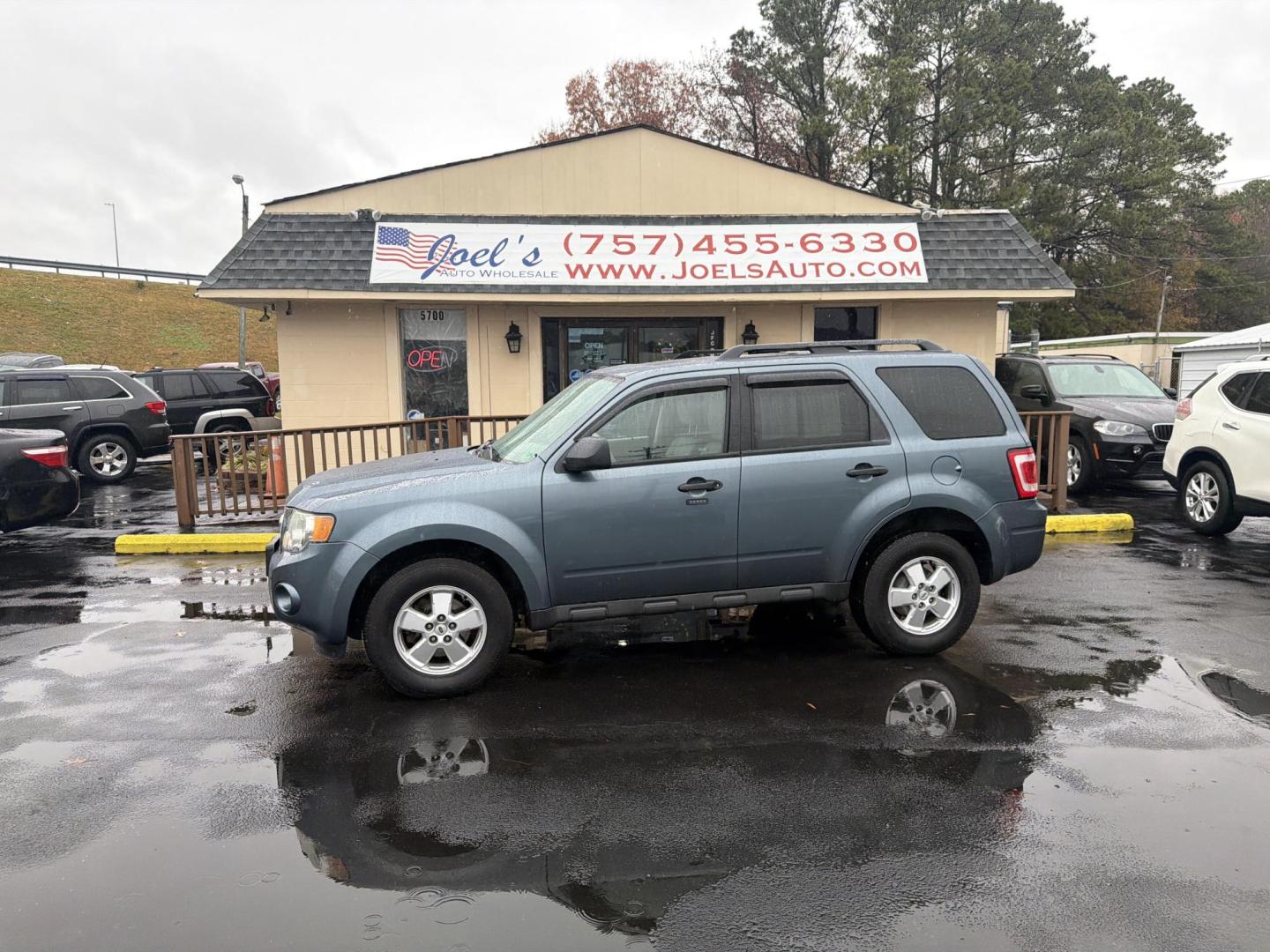2011 Blue Ford Escape XLT 4WD (1FMCU9DG9BK) with an 3.0L V6 DOHC 24V engine, 6-Speed Automatic transmission, located at 5700 Curlew Drive, Norfolk, VA, 23502, (757) 455-6330, 36.841885, -76.209412 - Photo#1