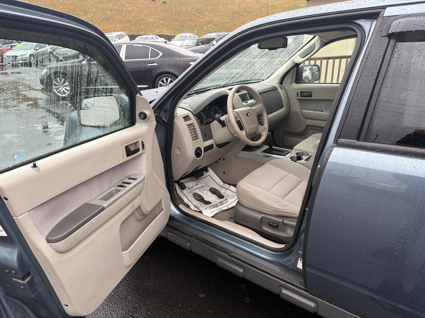 2011 Blue Ford Escape XLT 4WD (1FMCU9DG9BK) with an 3.0L V6 DOHC 24V engine, 6-Speed Automatic transmission, located at 5700 Curlew Drive, Norfolk, VA, 23502, (757) 455-6330, 36.841885, -76.209412 - Photo#6