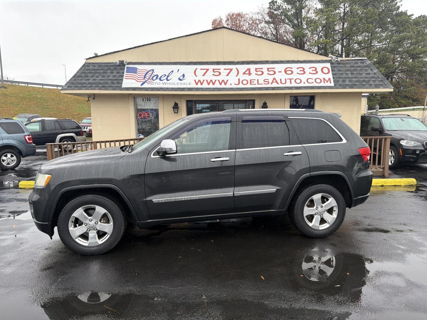 2011 Gray Jeep Grand Cherokee Limited 4WD (1J4RR5GG0BC) with an 3.6L V6 DOHC 24V engine, 5-Speed Automatic transmission, located at 5700 Curlew Drive, Norfolk, VA, 23502, (757) 455-6330, 36.841885, -76.209412 - Photo#1