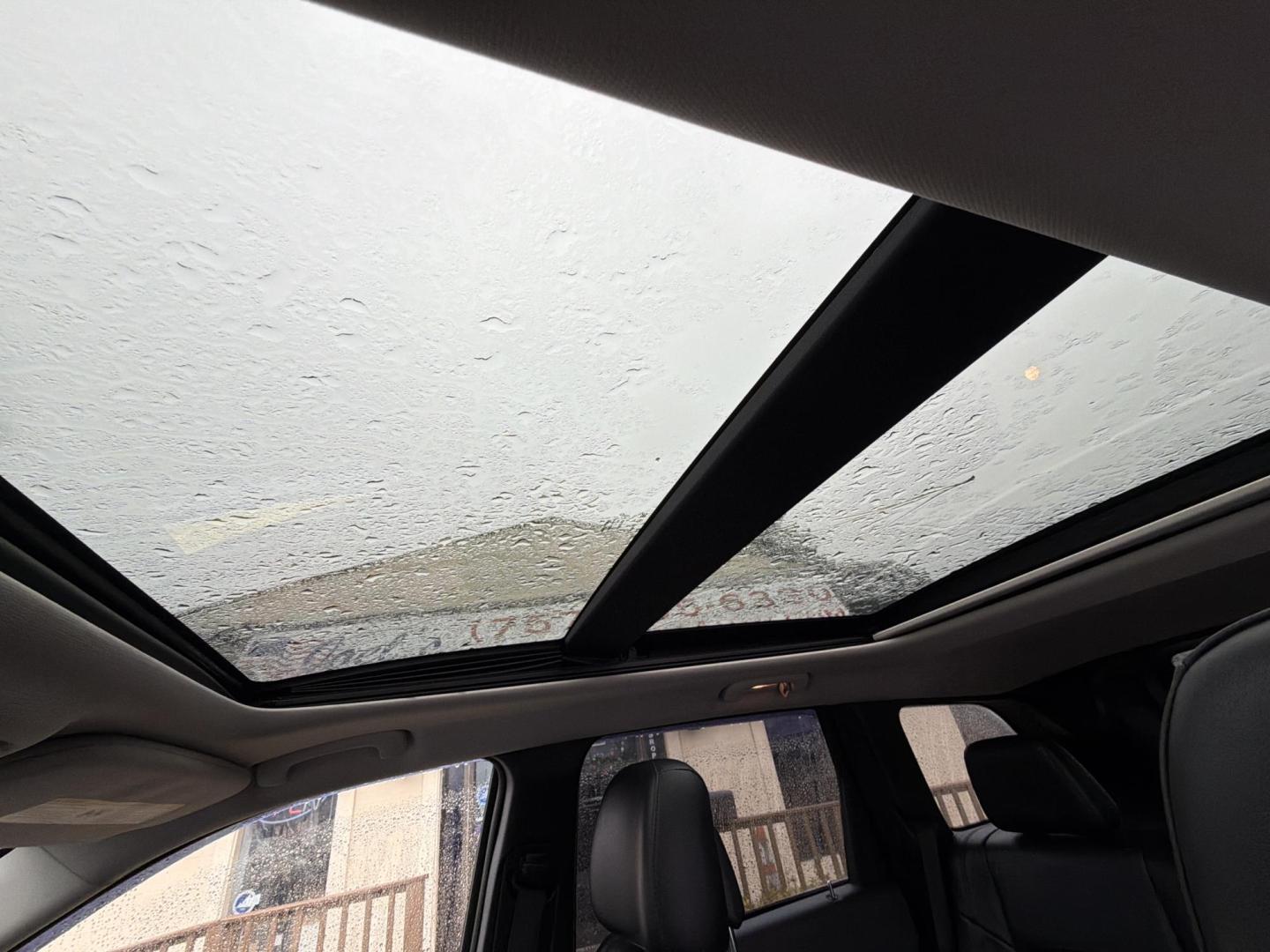 2011 Gray Jeep Grand Cherokee Limited 4WD (1J4RR5GG0BC) with an 3.6L V6 DOHC 24V engine, 5-Speed Automatic transmission, located at 5700 Curlew Drive, Norfolk, VA, 23502, (757) 455-6330, 36.841885, -76.209412 - Photo#8