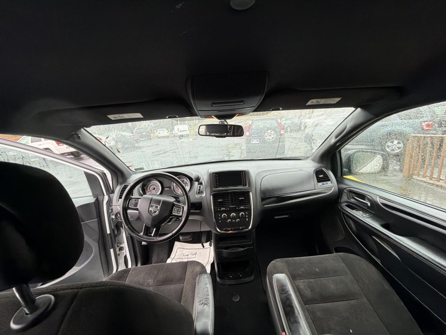 2015 Dodge Grand Caravan SE (2C4RDGBG3FR) with an 3.6L V6 DOHC 24V engine, 6-Speed Automatic transmission, located at 5700 Curlew Drive, Norfolk, VA, 23502, (757) 455-6330, 36.841885, -76.209412 - Photo#7