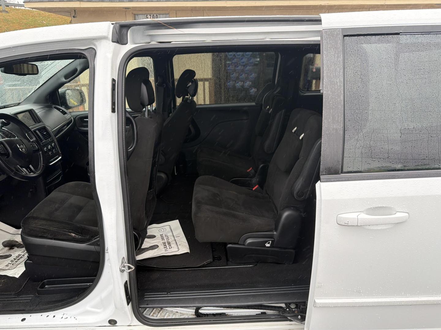 2015 Dodge Grand Caravan SE (2C4RDGBG3FR) with an 3.6L V6 DOHC 24V engine, 6-Speed Automatic transmission, located at 5700 Curlew Drive, Norfolk, VA, 23502, (757) 455-6330, 36.841885, -76.209412 - Photo#8