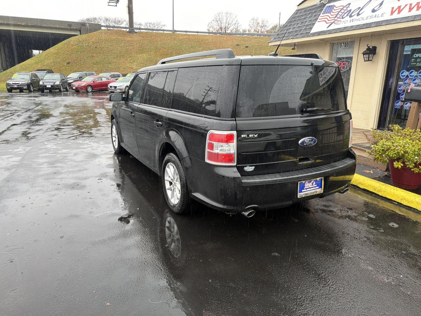 2014 Black Ford Flex SE FWD (2FMGK5B82EB) with an 3.5L V6 DOHC 24V engine, 6-Speed Automatic Overdrive transmission, located at 5700 Curlew Drive, Norfolk, VA, 23502, (757) 455-6330, 36.841885, -76.209412 - Photo#2
