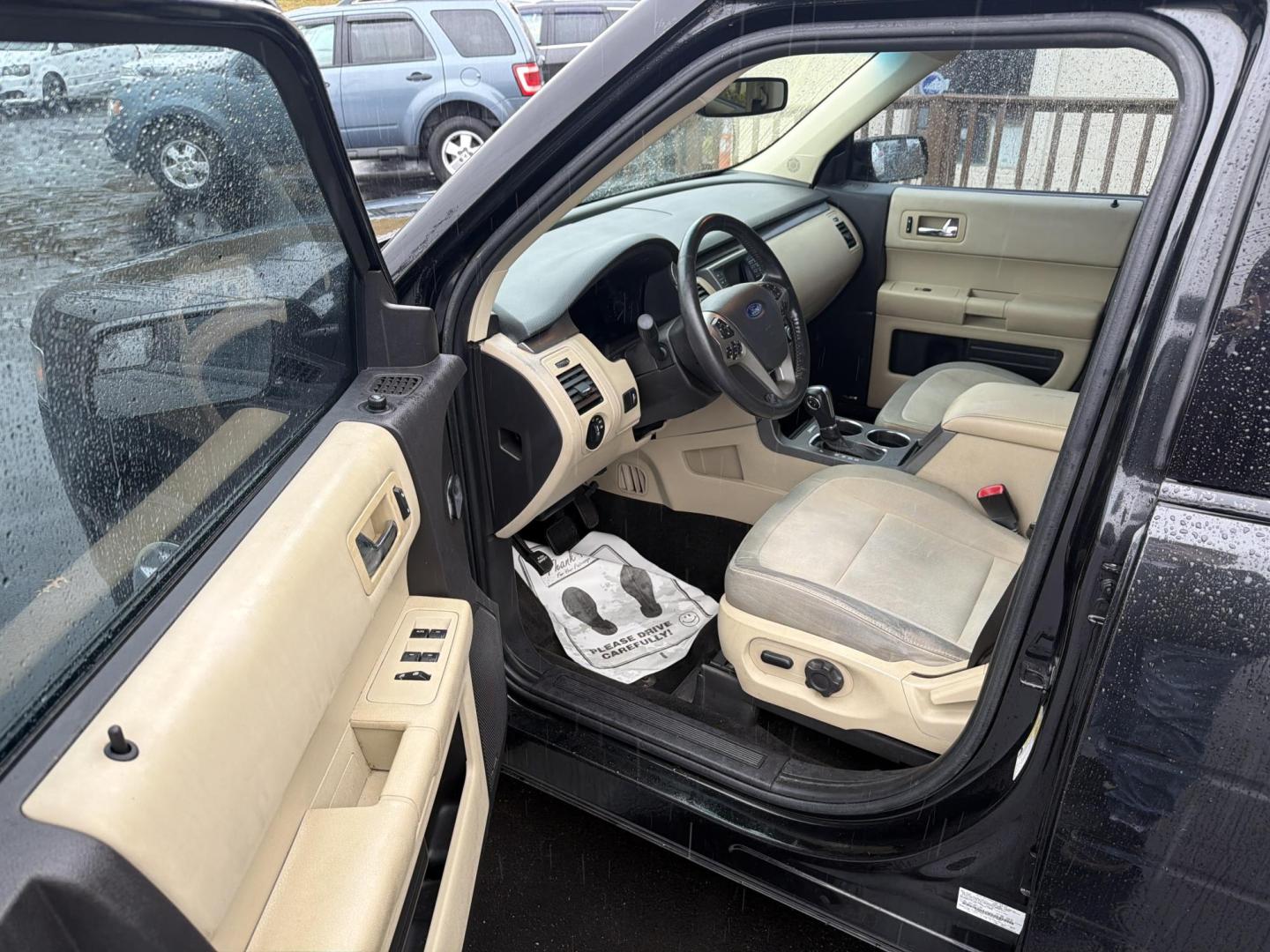 2014 Black Ford Flex SE FWD (2FMGK5B82EB) with an 3.5L V6 DOHC 24V engine, 6-Speed Automatic Overdrive transmission, located at 5700 Curlew Drive, Norfolk, VA, 23502, (757) 455-6330, 36.841885, -76.209412 - Photo#6