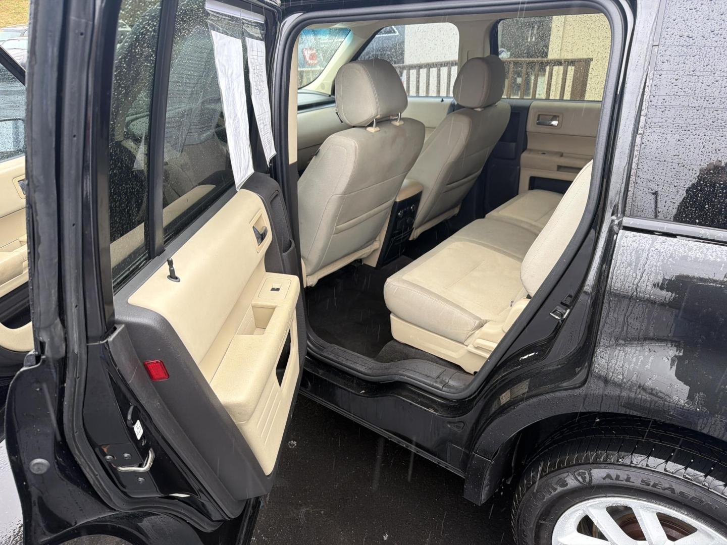 2014 Black Ford Flex SE FWD (2FMGK5B82EB) with an 3.5L V6 DOHC 24V engine, 6-Speed Automatic Overdrive transmission, located at 5700 Curlew Drive, Norfolk, VA, 23502, (757) 455-6330, 36.841885, -76.209412 - Photo#8