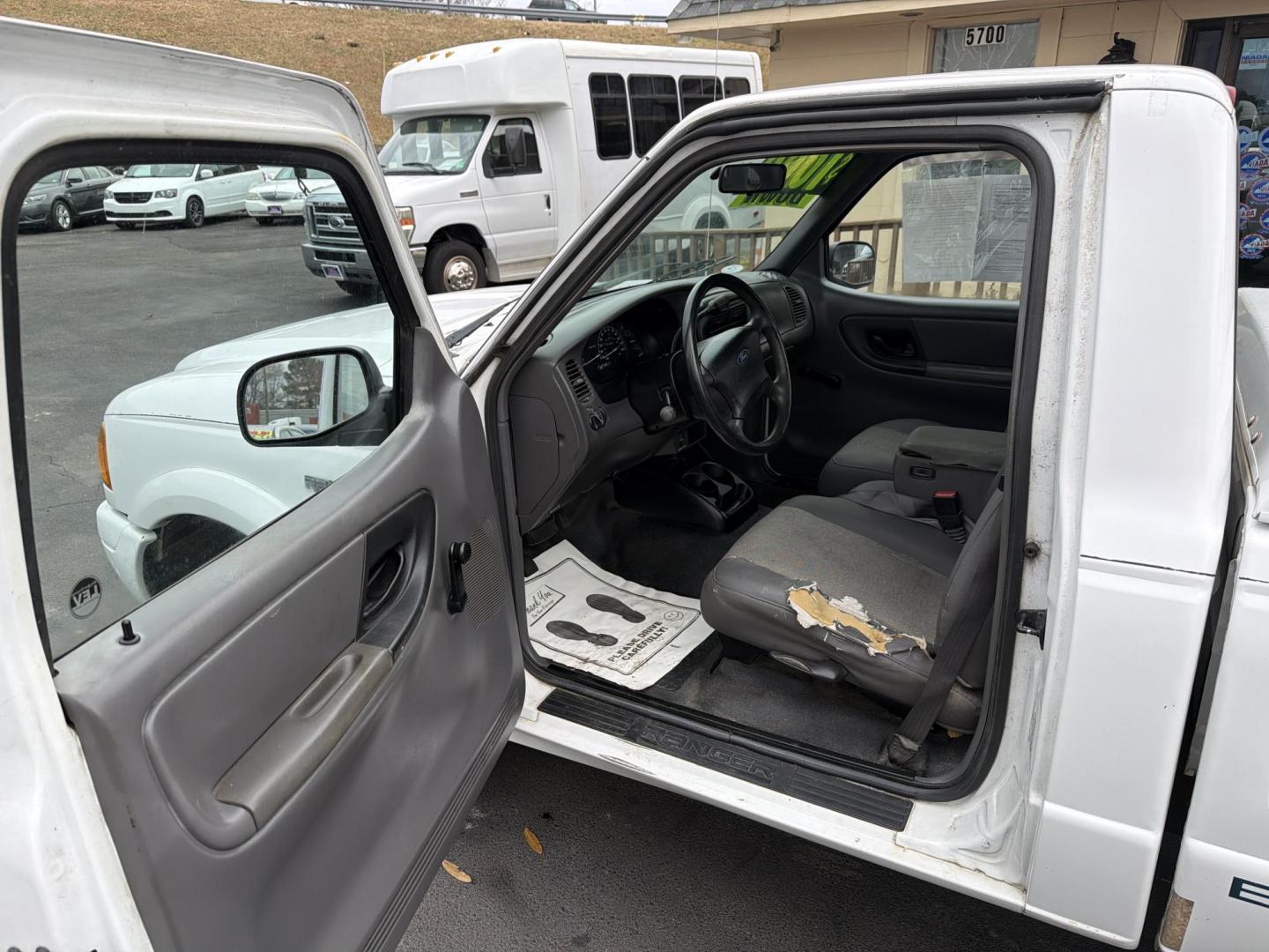 2001 White Ford Ranger Edge 3.0 2WD (1FTYR10U41T) with an 3.0L V6 OHV 12V engine, located at 5700 Curlew Drive, Norfolk, VA, 23502, (757) 455-6330, 36.841885, -76.209412 - Photo#7