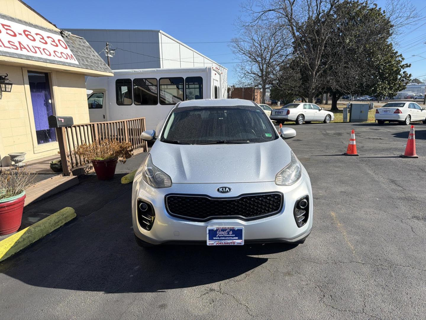 2019 Silver /black Kia Sportage LX AWD (KNDPMCAC6K7) with an 2.4L V6 DOHC 24V engine, 6A transmission, located at 5700 Curlew Drive, Norfolk, VA, 23502, (757) 455-6330, 36.841885, -76.209412 - Photo#4