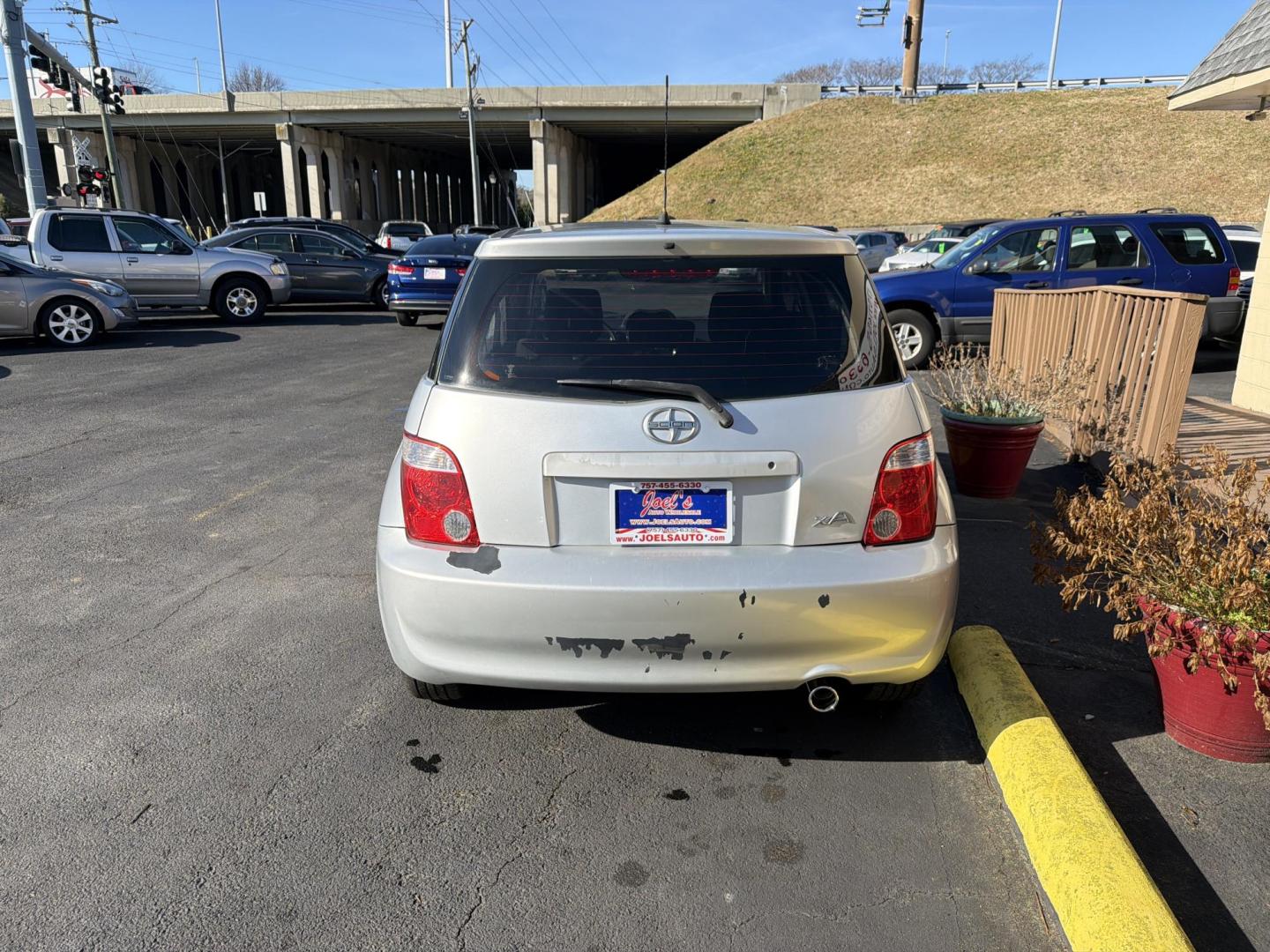 2006 Silver Scion xA Hatchback (JTKKT624065) with an 1.5L L4 DOHC 16V engine, 4-Speed Automatic Overdrive transmission, located at 5700 Curlew Drive, Norfolk, VA, 23502, (757) 455-6330, 36.841885, -76.209412 - Photo#3