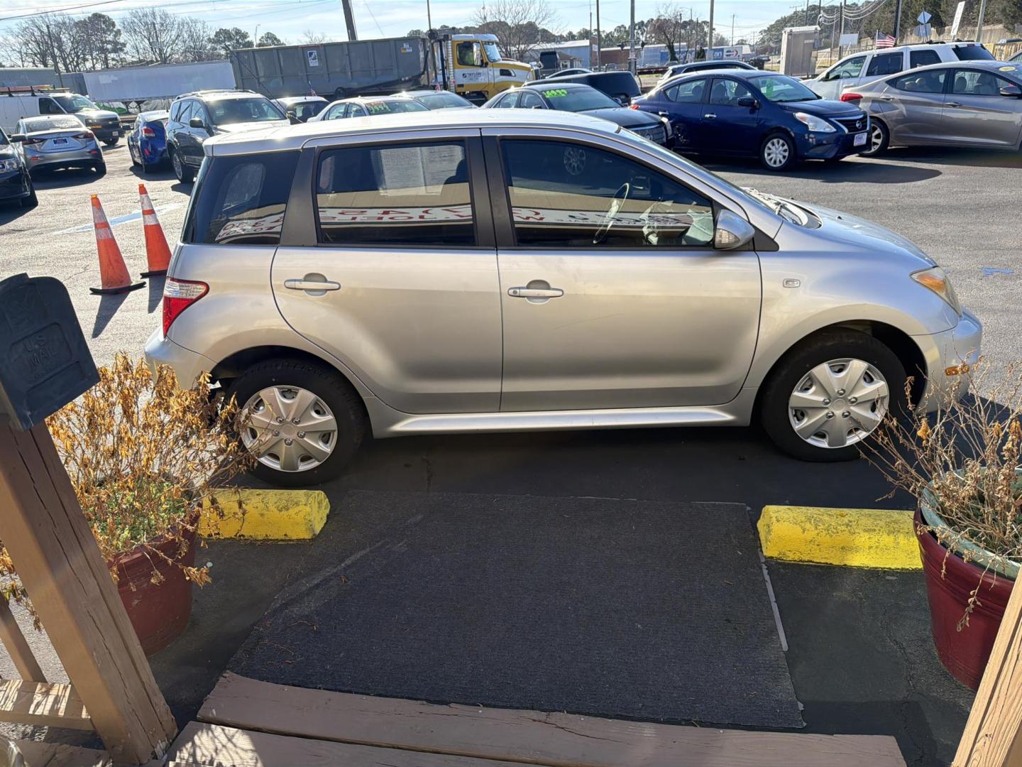 2006 Silver Scion xA Hatchback (JTKKT624065) with an 1.5L L4 DOHC 16V engine, 4-Speed Automatic Overdrive transmission, located at 5700 Curlew Drive, Norfolk, VA, 23502, (757) 455-6330, 36.841885, -76.209412 - Photo#4
