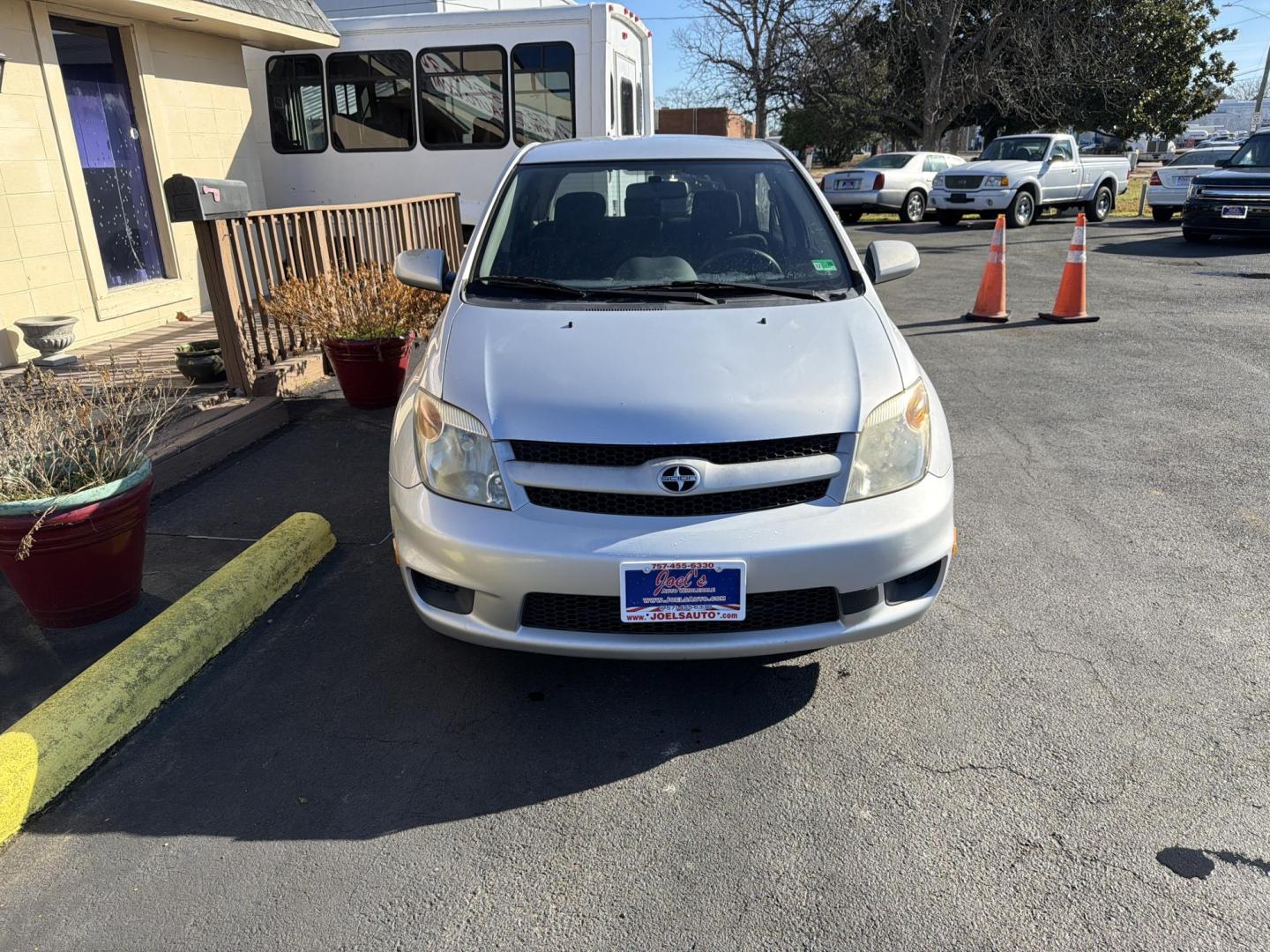 2006 Silver Scion xA Hatchback (JTKKT624065) with an 1.5L L4 DOHC 16V engine, 4-Speed Automatic Overdrive transmission, located at 5700 Curlew Drive, Norfolk, VA, 23502, (757) 455-6330, 36.841885, -76.209412 - Photo#5