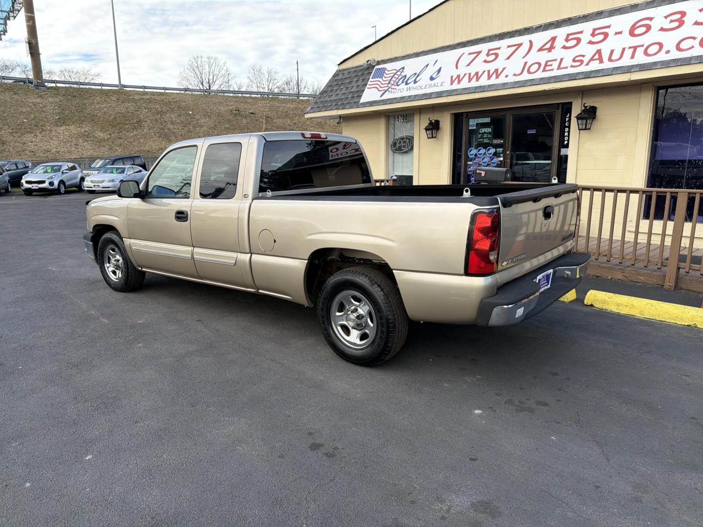 2004 Gold Chevrolet Silverado 1500 Ext. Cab Long Bed 2WD (2GCEC19V441) with an 4.8L V8 OHV 16V engine, 4-Speed Automatic Overdrive transmission, located at 5700 Curlew Drive, Norfolk, VA, 23502, (757) 455-6330, 36.841885, -76.209412 - Photo#1