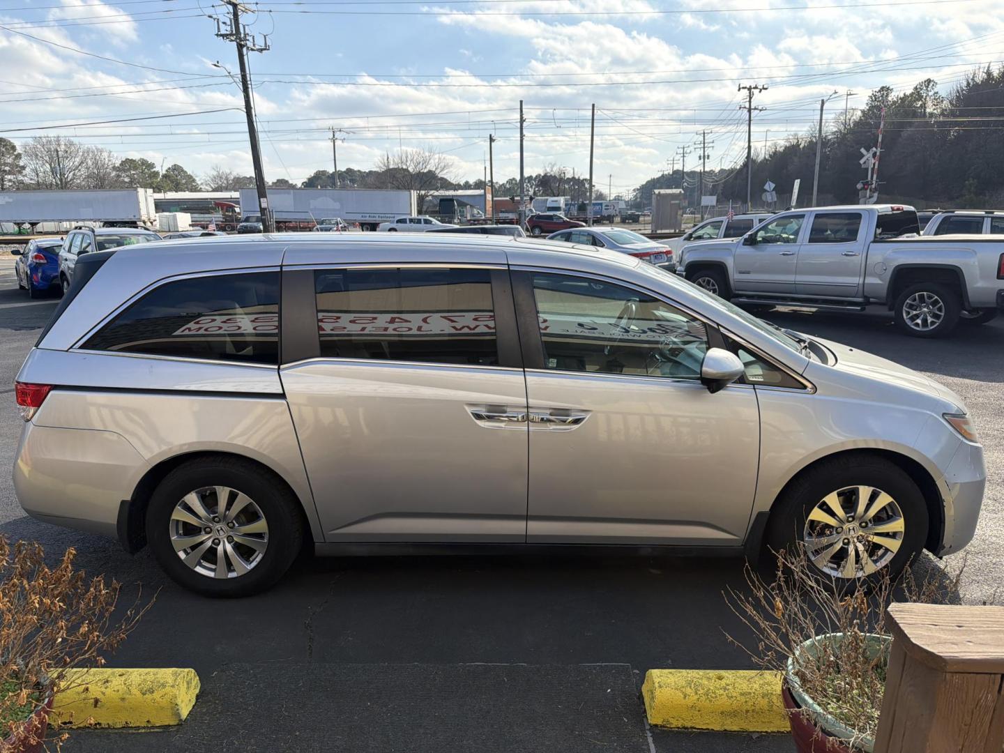 2014 Silver Honda Odyssey EX-L (5FNRL5H64EB) with an 3.5L V6 SOHC 24V engine, 6-Speed Automatic transmission, located at 5700 Curlew Drive, Norfolk, VA, 23502, (757) 455-6330, 36.841885, -76.209412 - Photo#3
