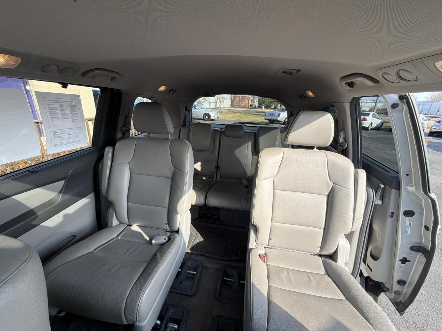 2014 Silver Honda Odyssey EX-L (5FNRL5H64EB) with an 3.5L V6 SOHC 24V engine, 6-Speed Automatic transmission, located at 5700 Curlew Drive, Norfolk, VA, 23502, (757) 455-6330, 36.841885, -76.209412 - Photo#8