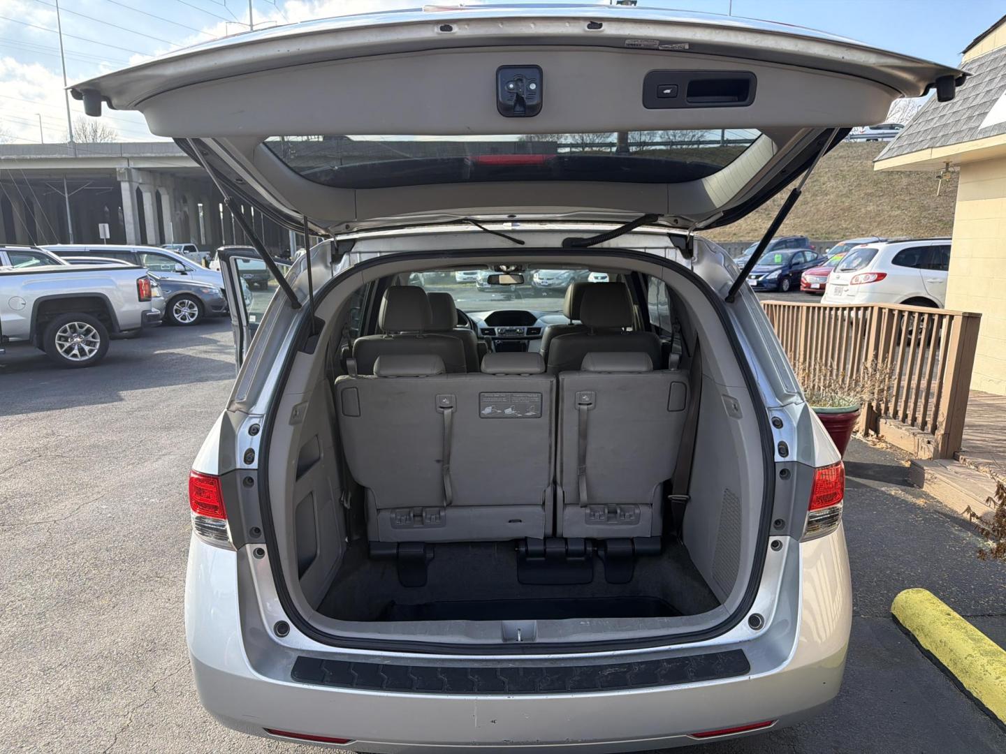 2014 Silver Honda Odyssey EX-L (5FNRL5H64EB) with an 3.5L V6 SOHC 24V engine, 6-Speed Automatic transmission, located at 5700 Curlew Drive, Norfolk, VA, 23502, (757) 455-6330, 36.841885, -76.209412 - Photo#10